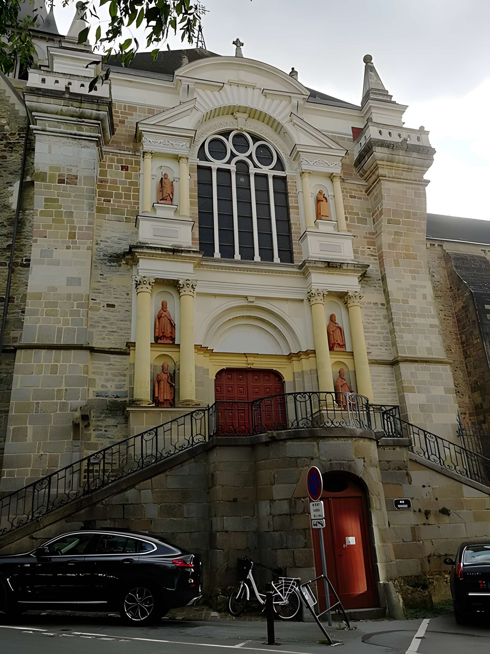 Cathédrale de la Sainte-Trinité de Laval