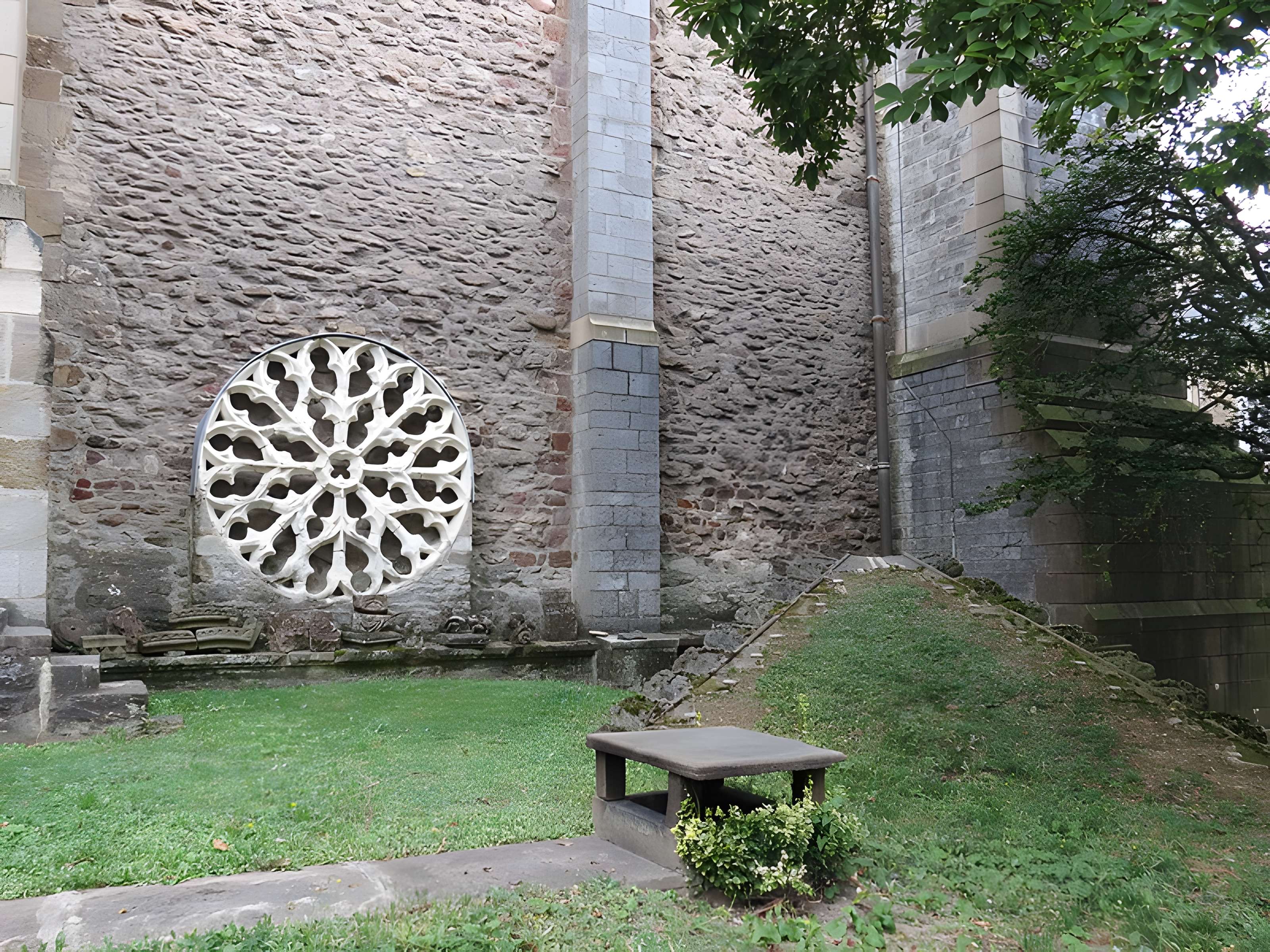 Cathédrale de la Sainte-Trinité de Laval