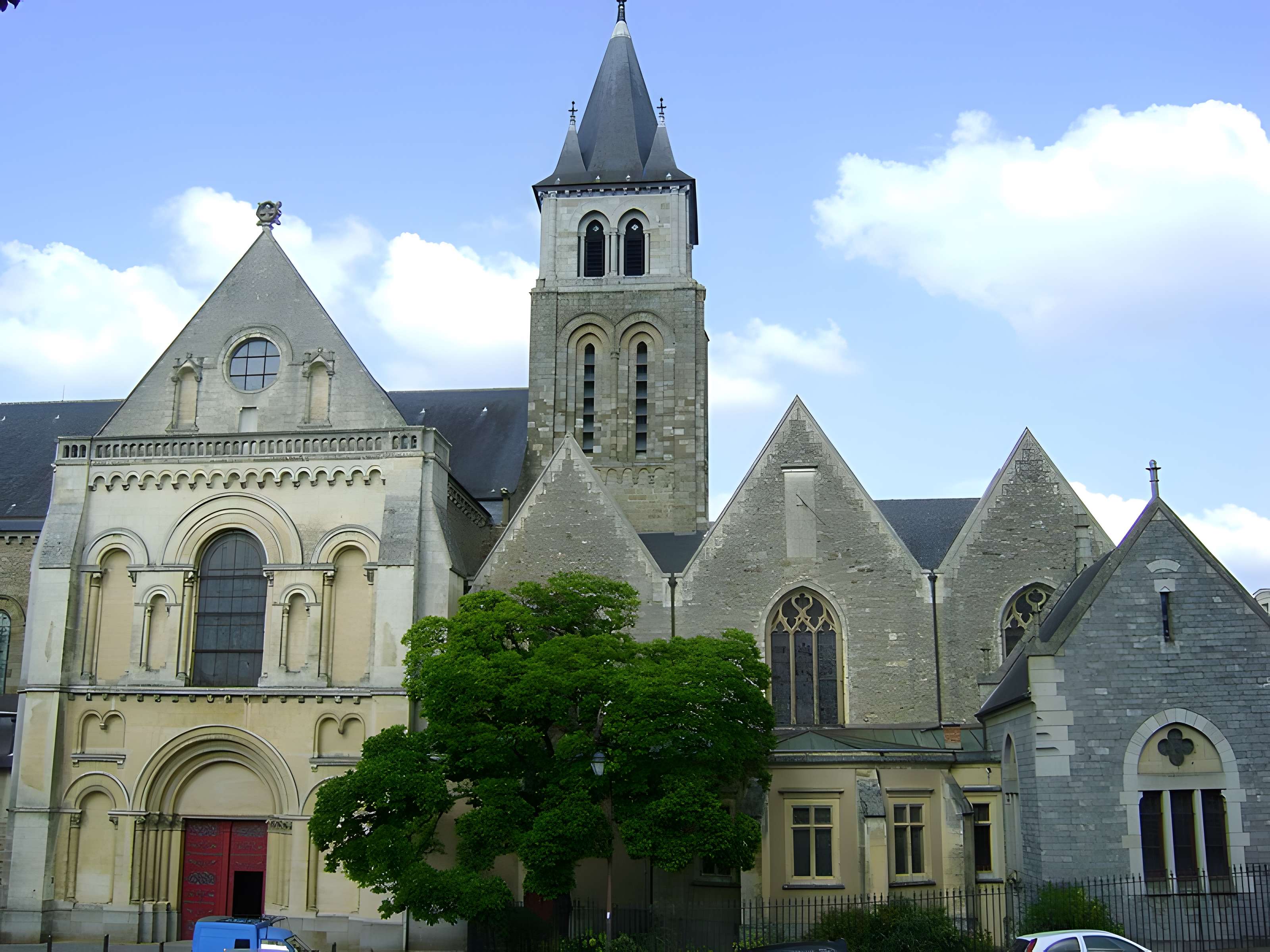 Cathédrale de la Sainte-Trinité de Laval