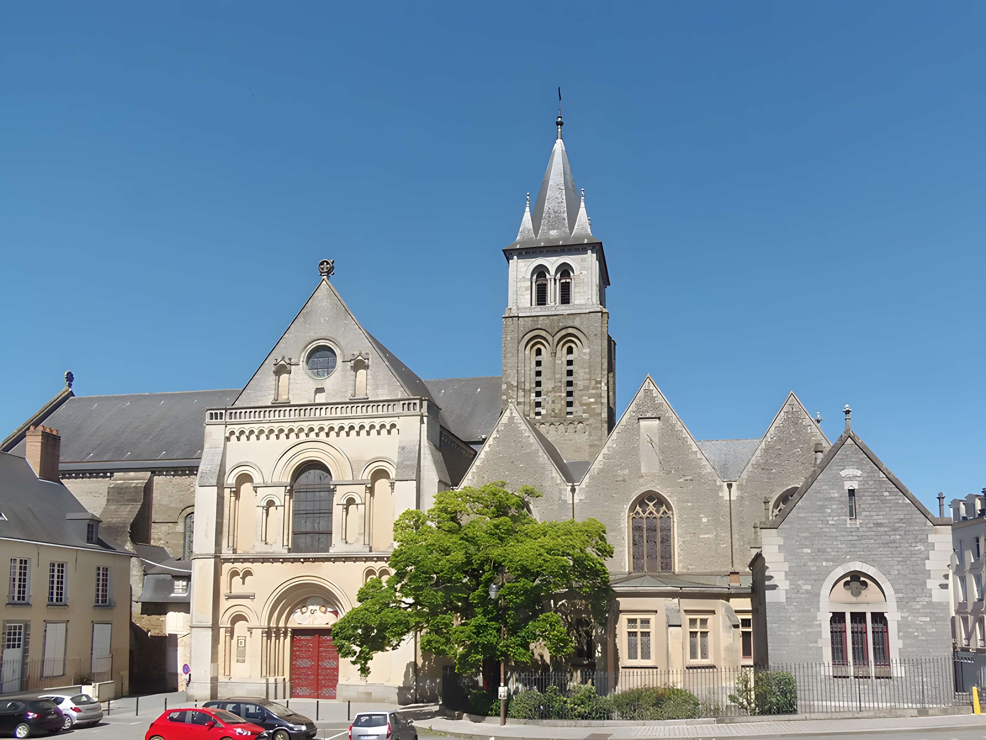 Cathédrale de la Sainte-Trinité de Laval