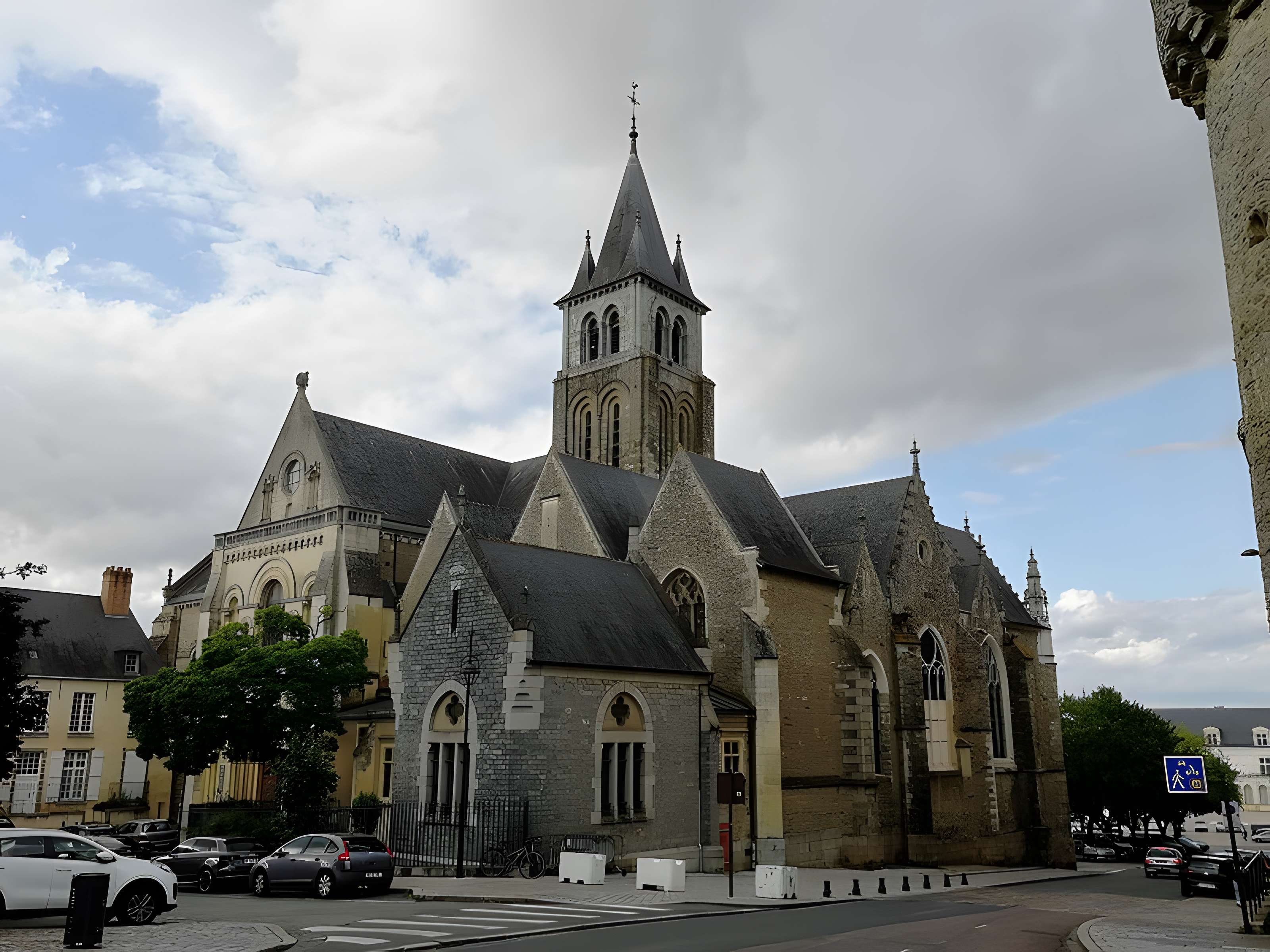 Cathédrale de la Sainte-Trinité de Laval