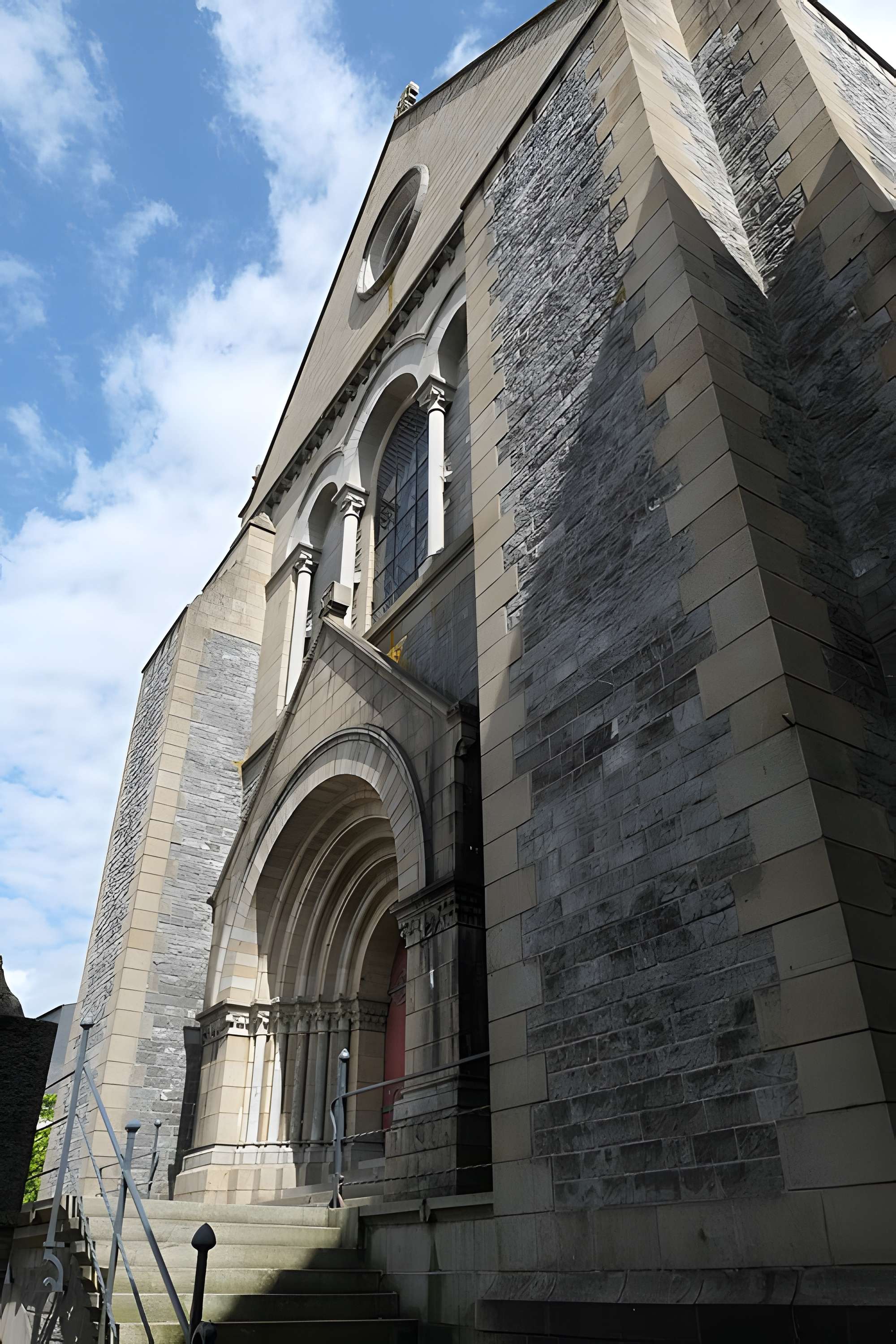 Cathédrale de la Sainte-Trinité de Laval