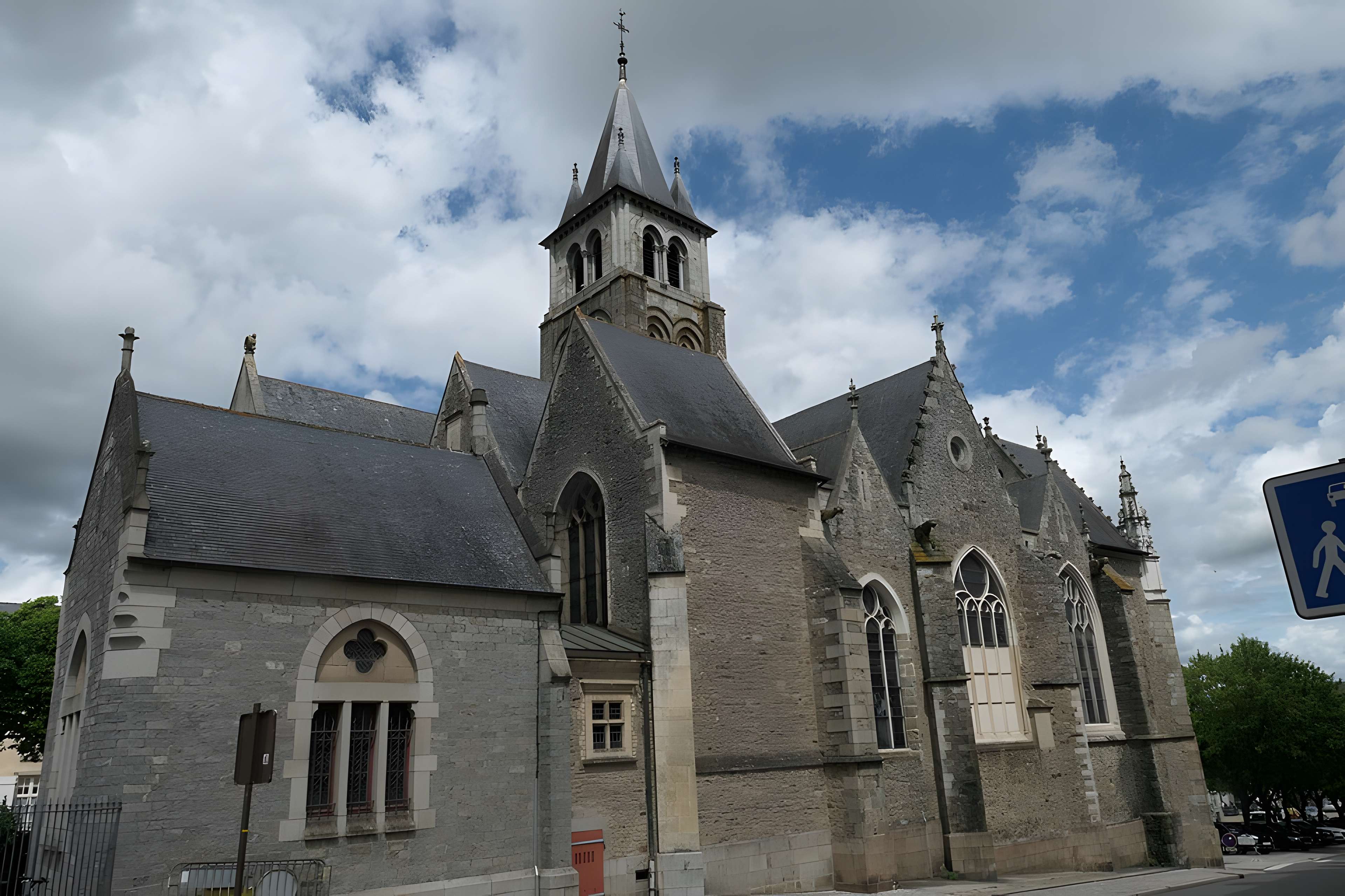 Cathédrale de la Sainte-Trinité de Laval