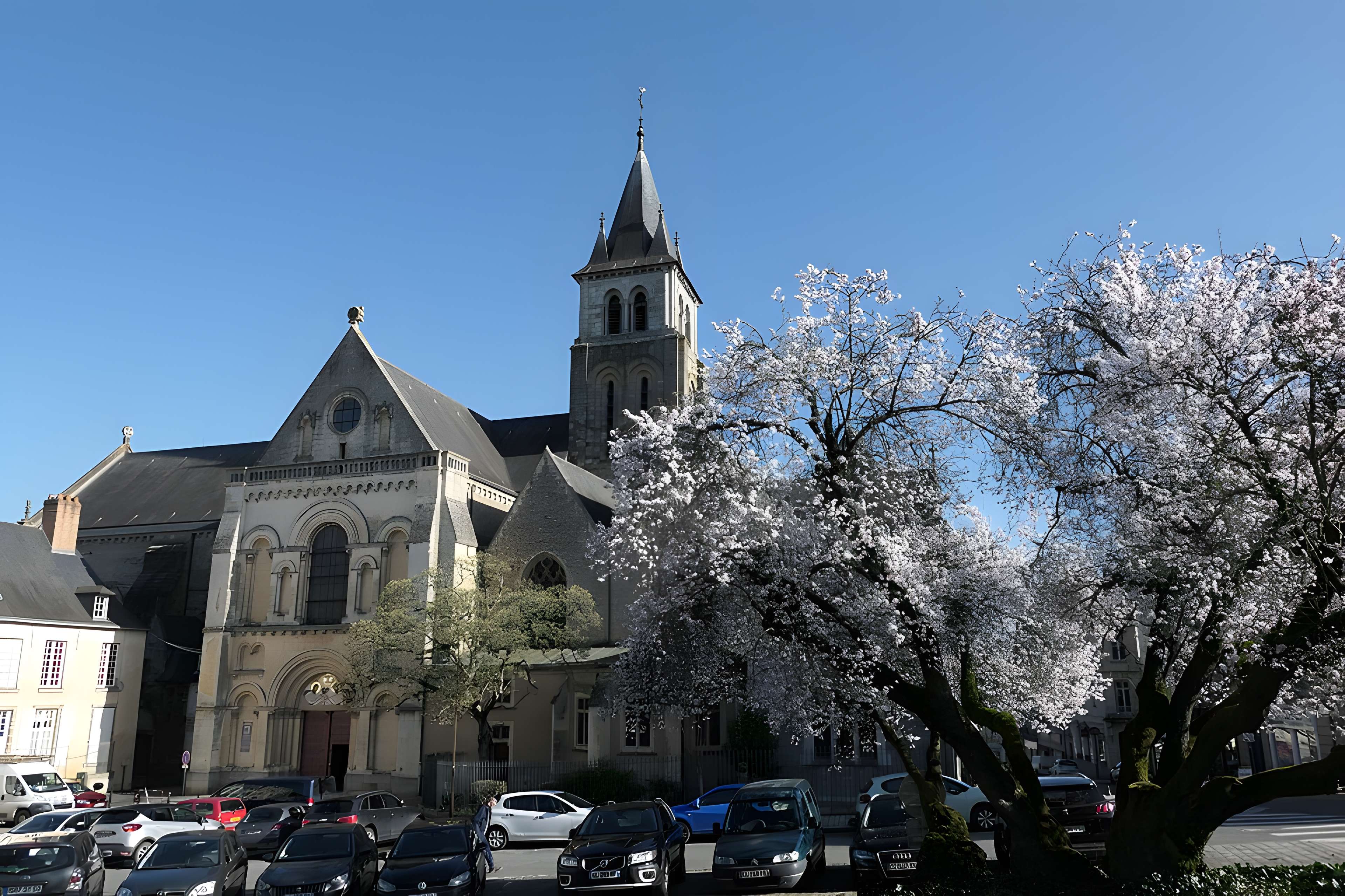 Cathédrale de la Sainte-Trinité de Laval