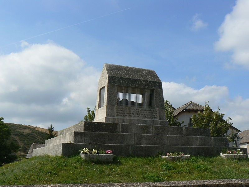 Photo de Cénotaphe de Bertrand Du Guesclin de Châteauneuf-de-Randon