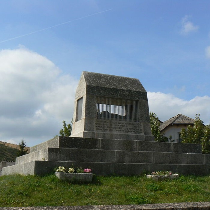 Photo de Cénotaphe de Bertrand Du Guesclin de Châteauneuf-de-Randon