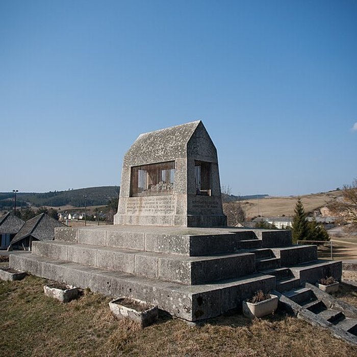 Photo de Cénotaphe de Bertrand Du Guesclin de Châteauneuf-de-Randon