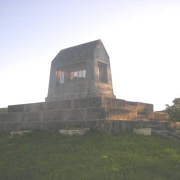 Cénotaphe de Bertrand Du Guesclin de Châteauneuf-de-Randon