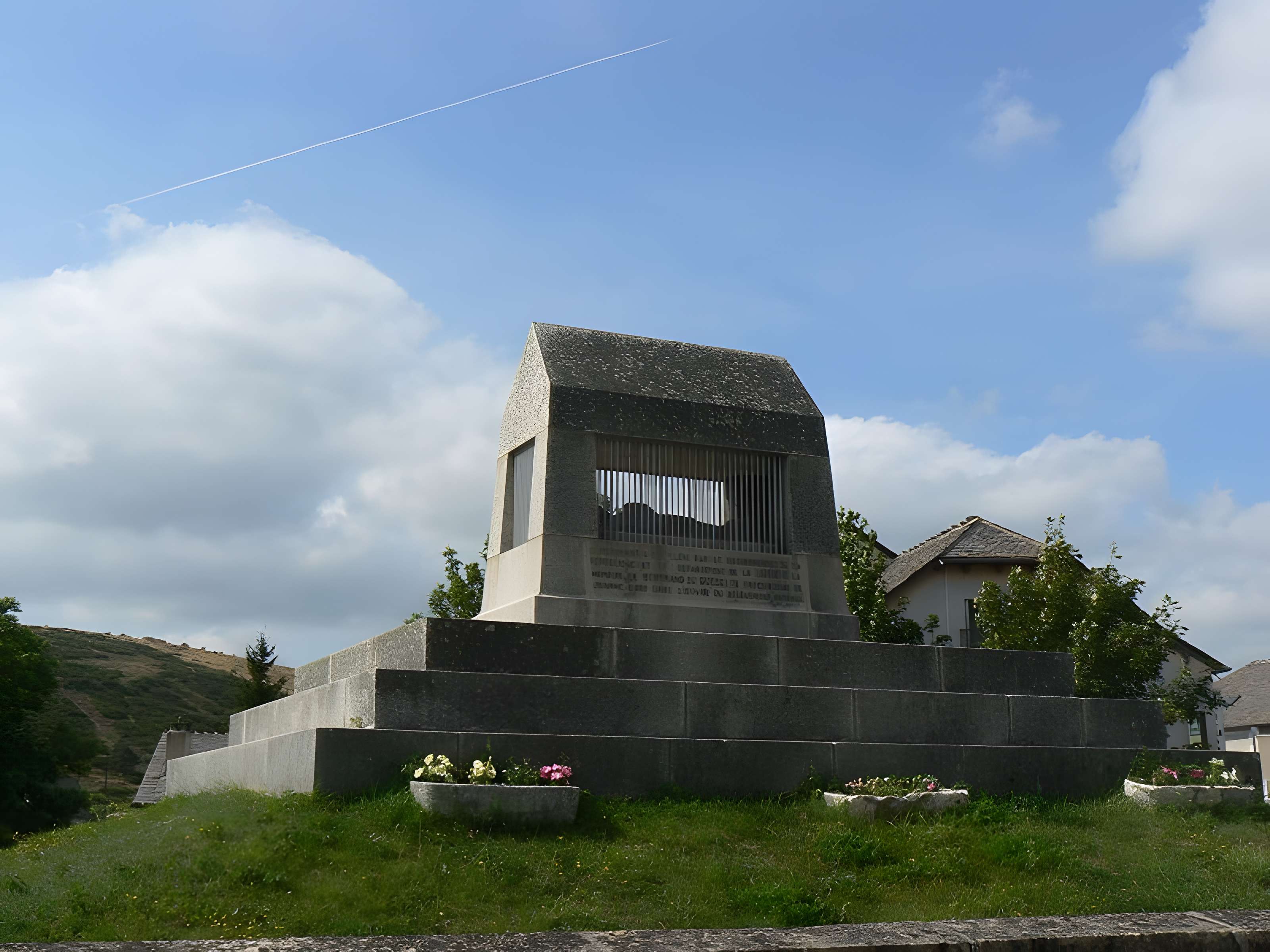 Cénotaphe de Bertrand Du Guesclin de Châteauneuf-de-Randon 