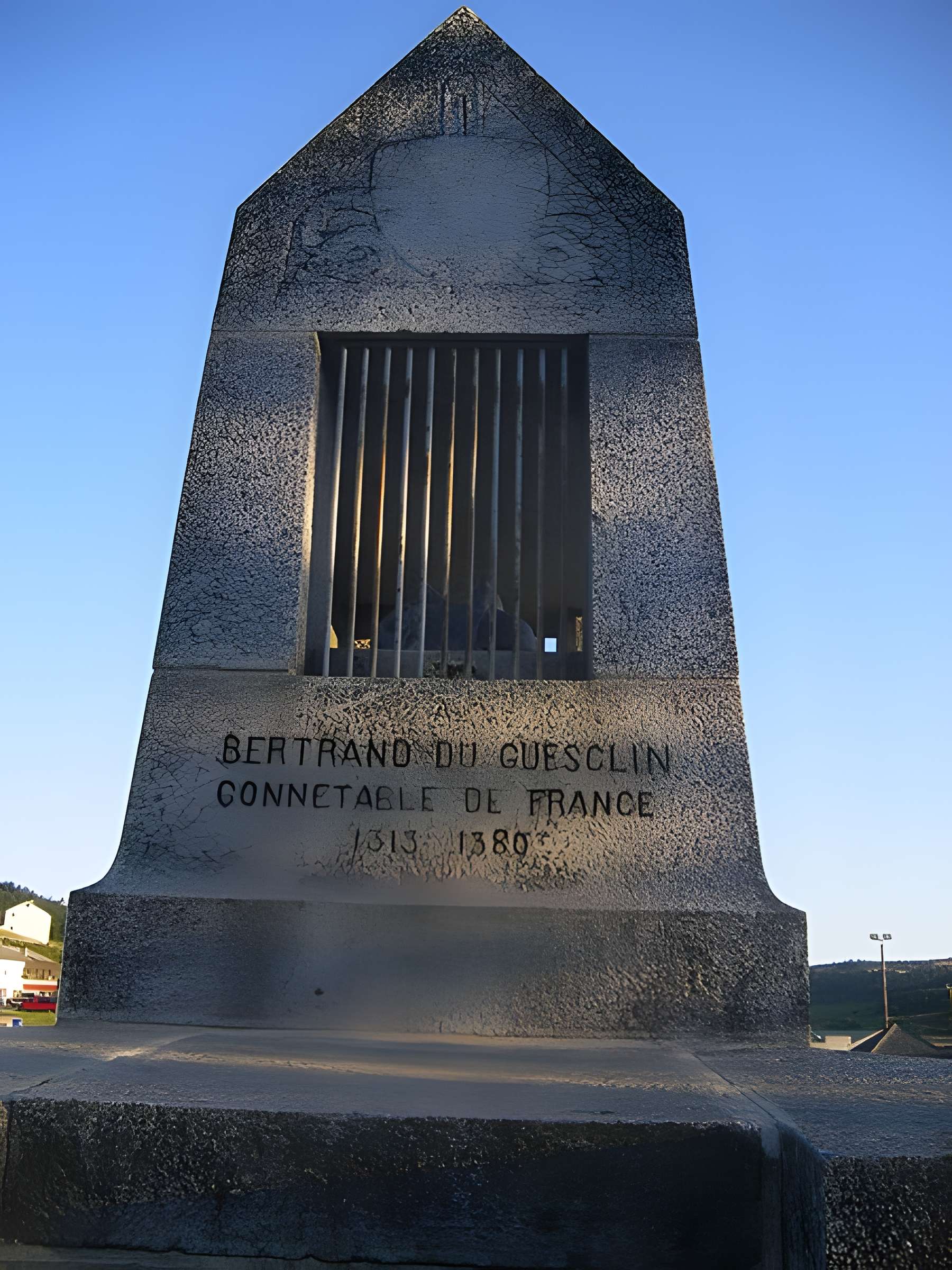 Cénotaphe de Bertrand Du Guesclin de Châteauneuf-de-Randon