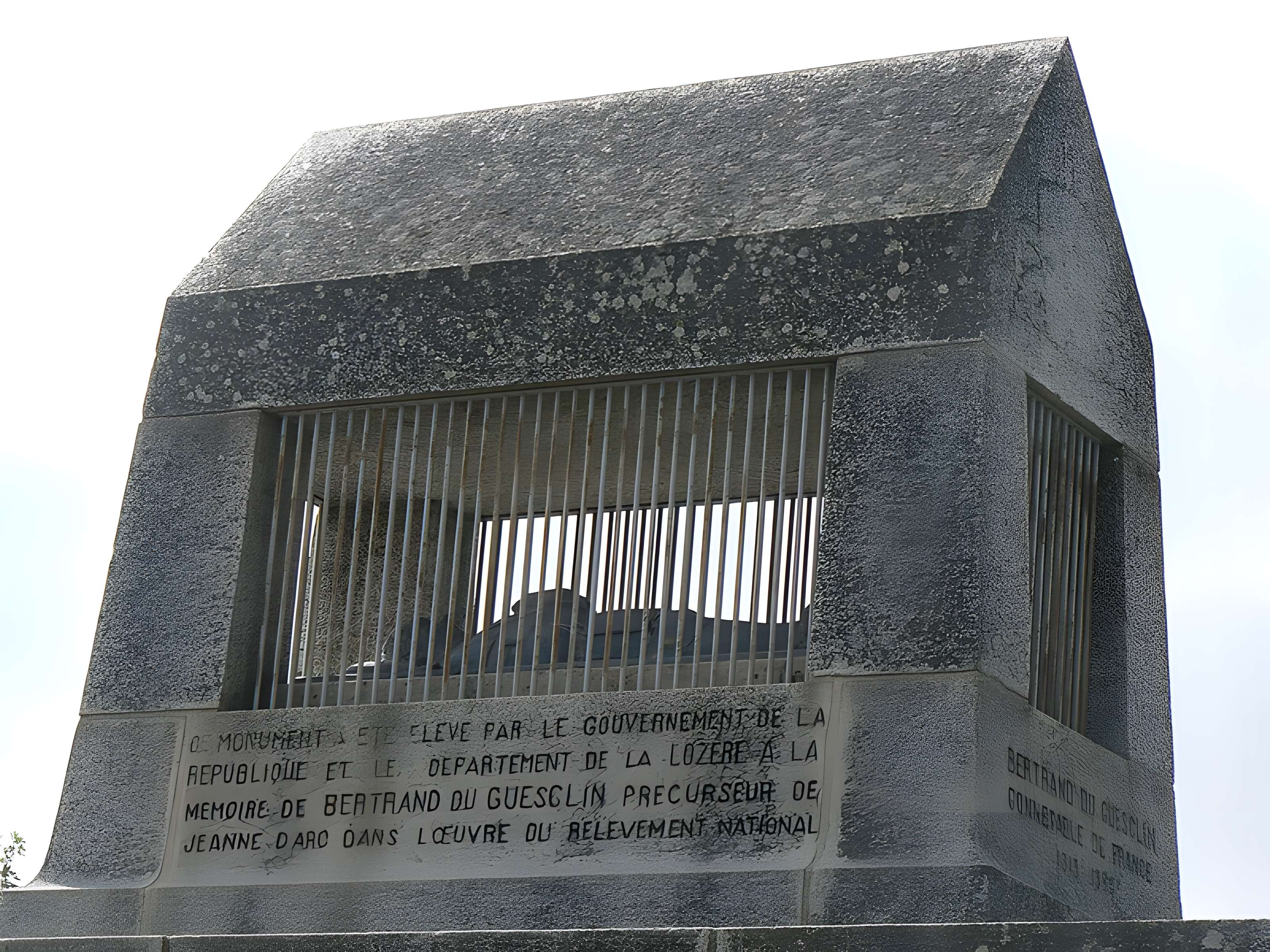Cénotaphe de Bertrand Du Guesclin de Châteauneuf-de-Randon