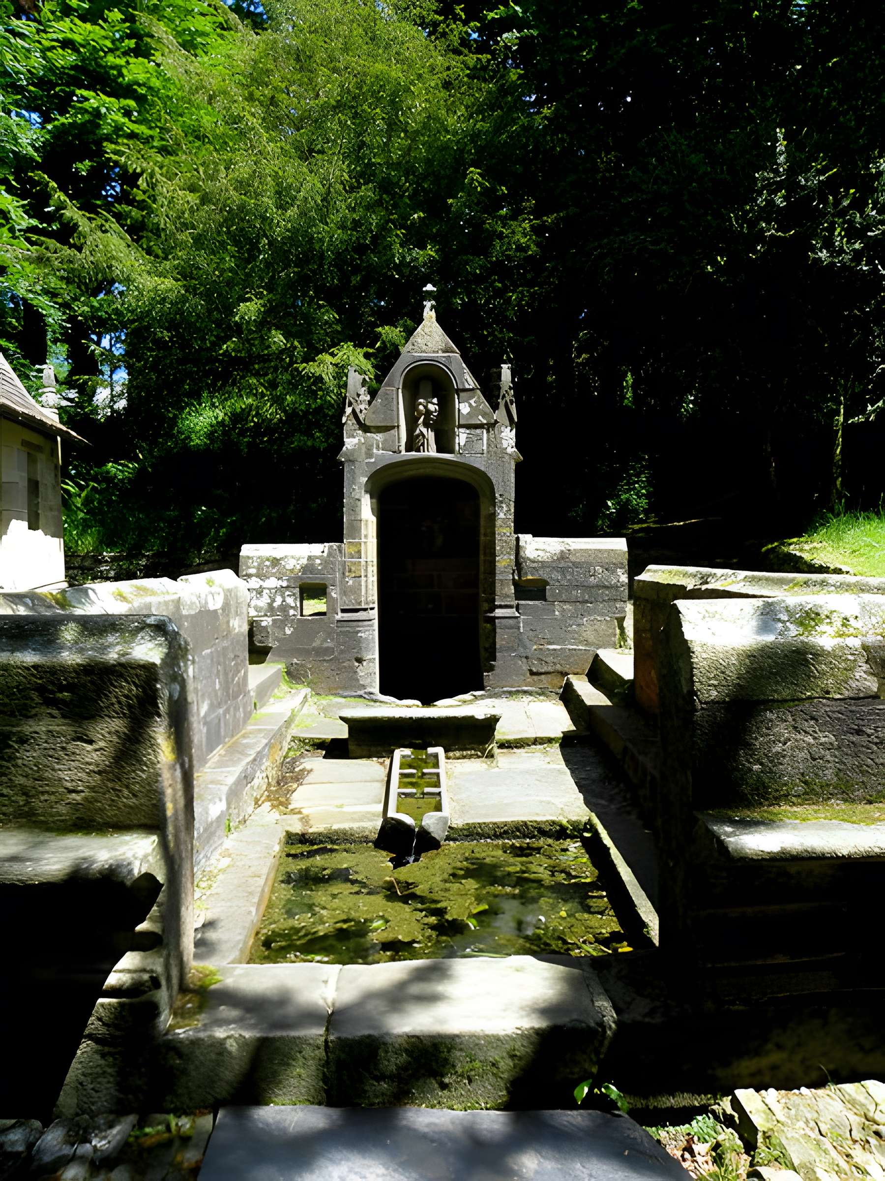Chapelle et fontaine Notre-Dame-des-Fontaines de Daoulas