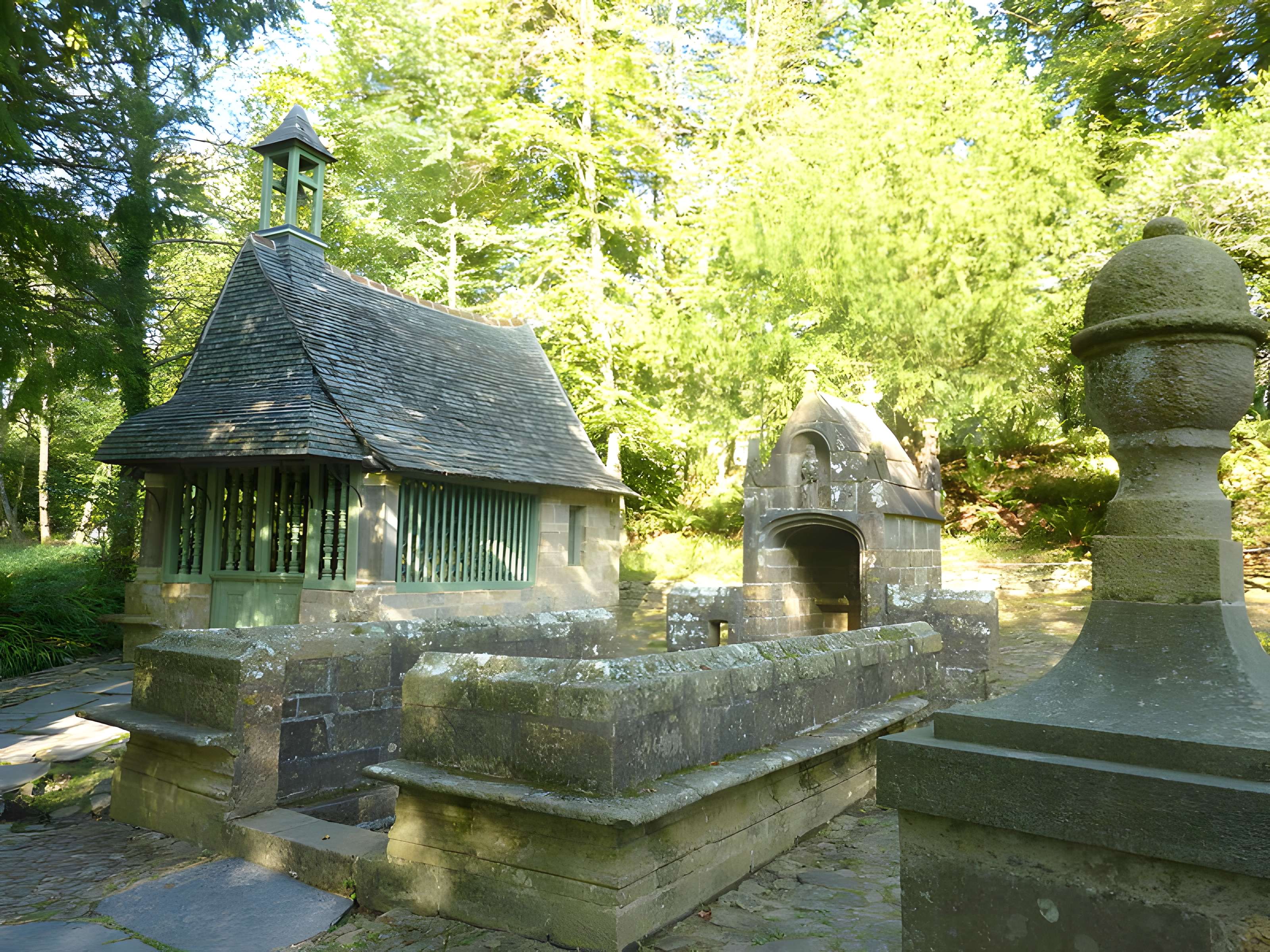 Chapelle et fontaine Notre-Dame-des-Fontaines de Daoulas