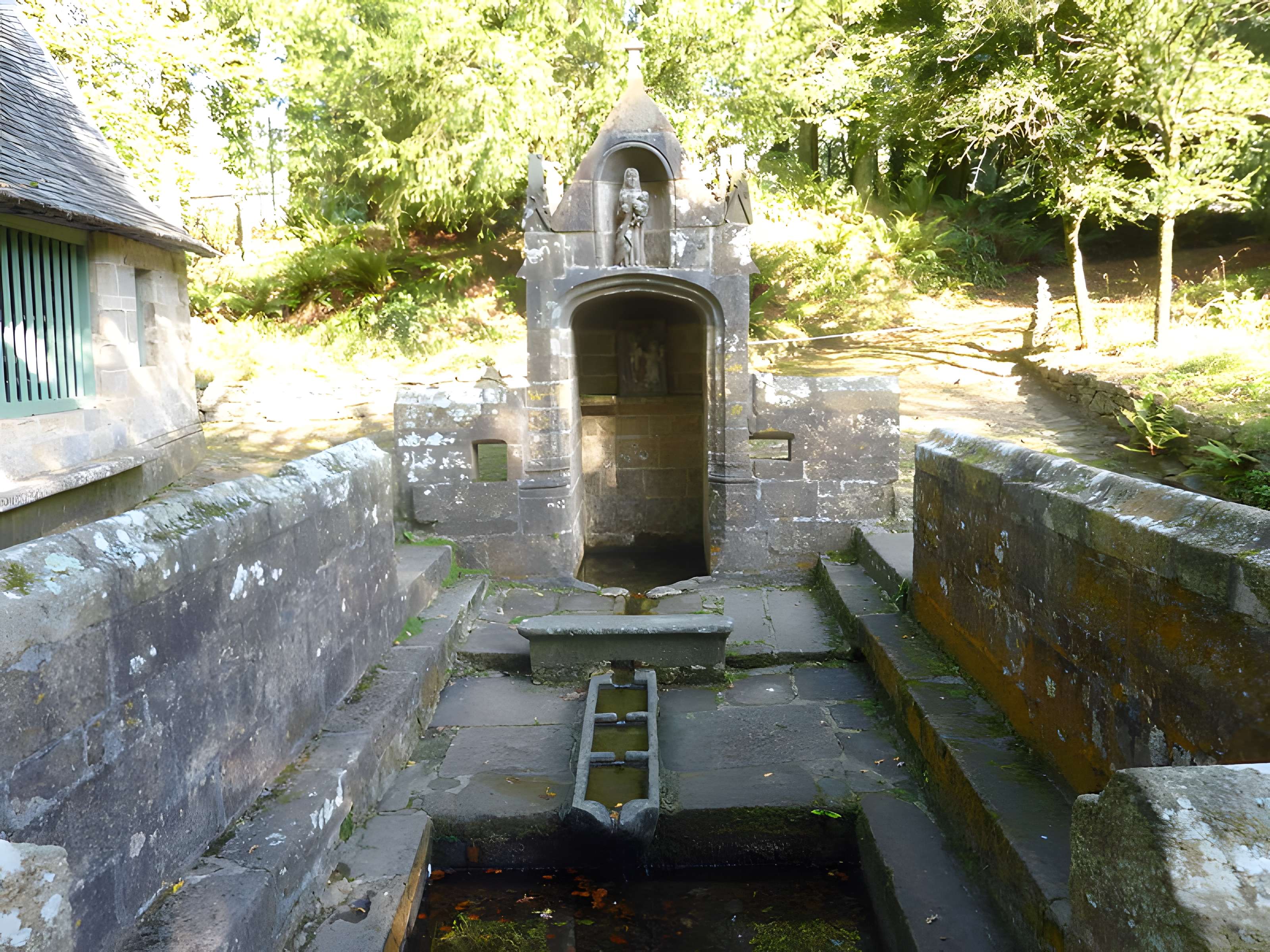 Chapelle et fontaine Notre-Dame-des-Fontaines de Daoulas
