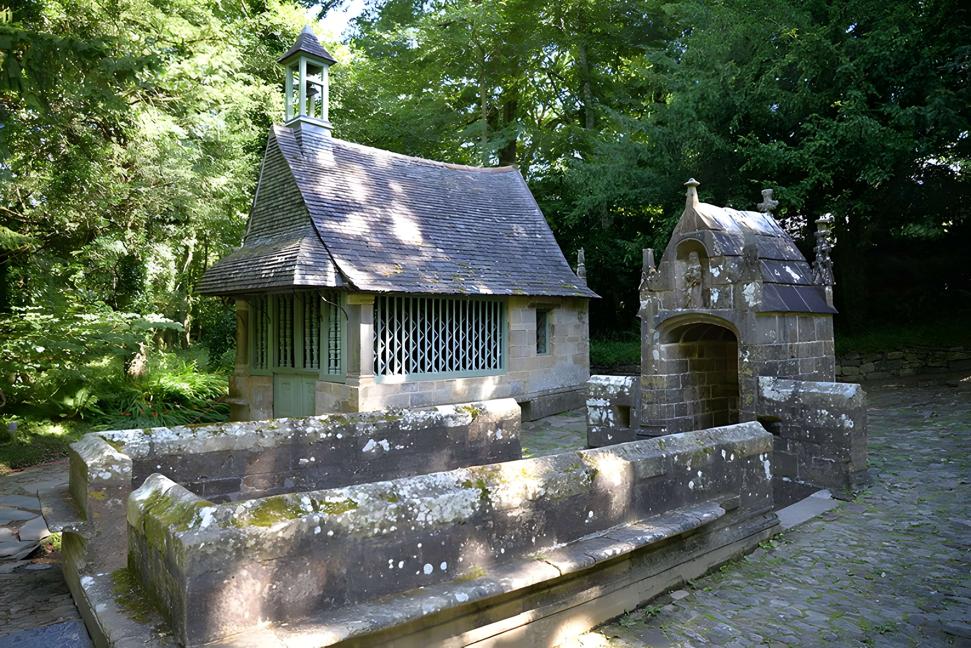 Chapelle et fontaine Notre-Dame-des-Fontaines de Daoulas