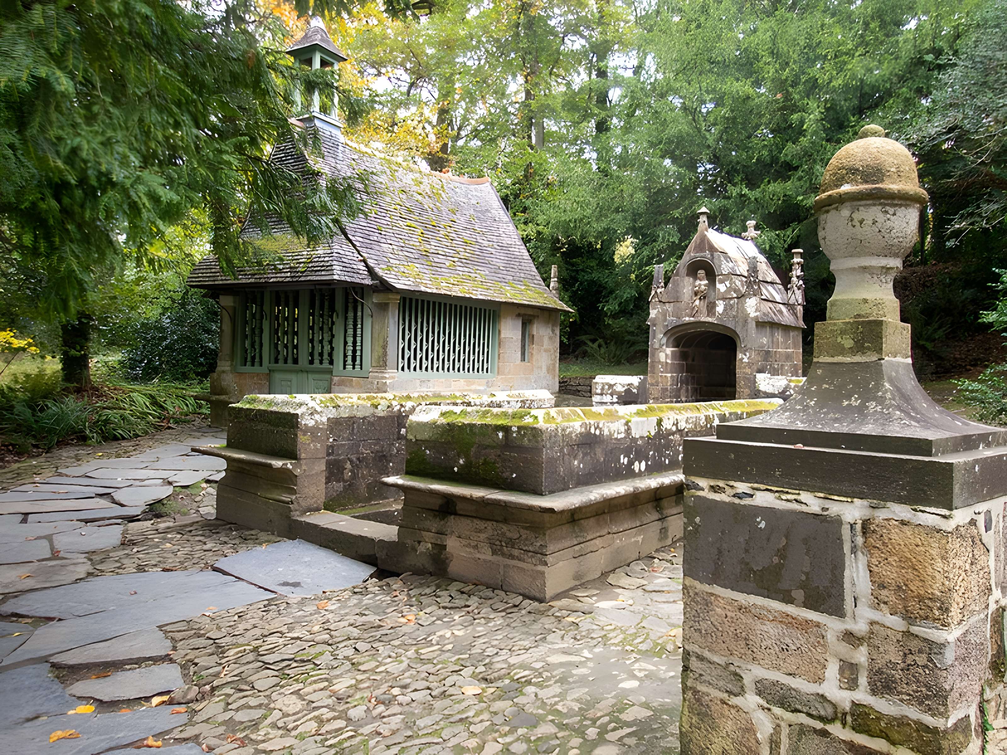 Chapelle et fontaine Notre-Dame-des-Fontaines de Daoulas