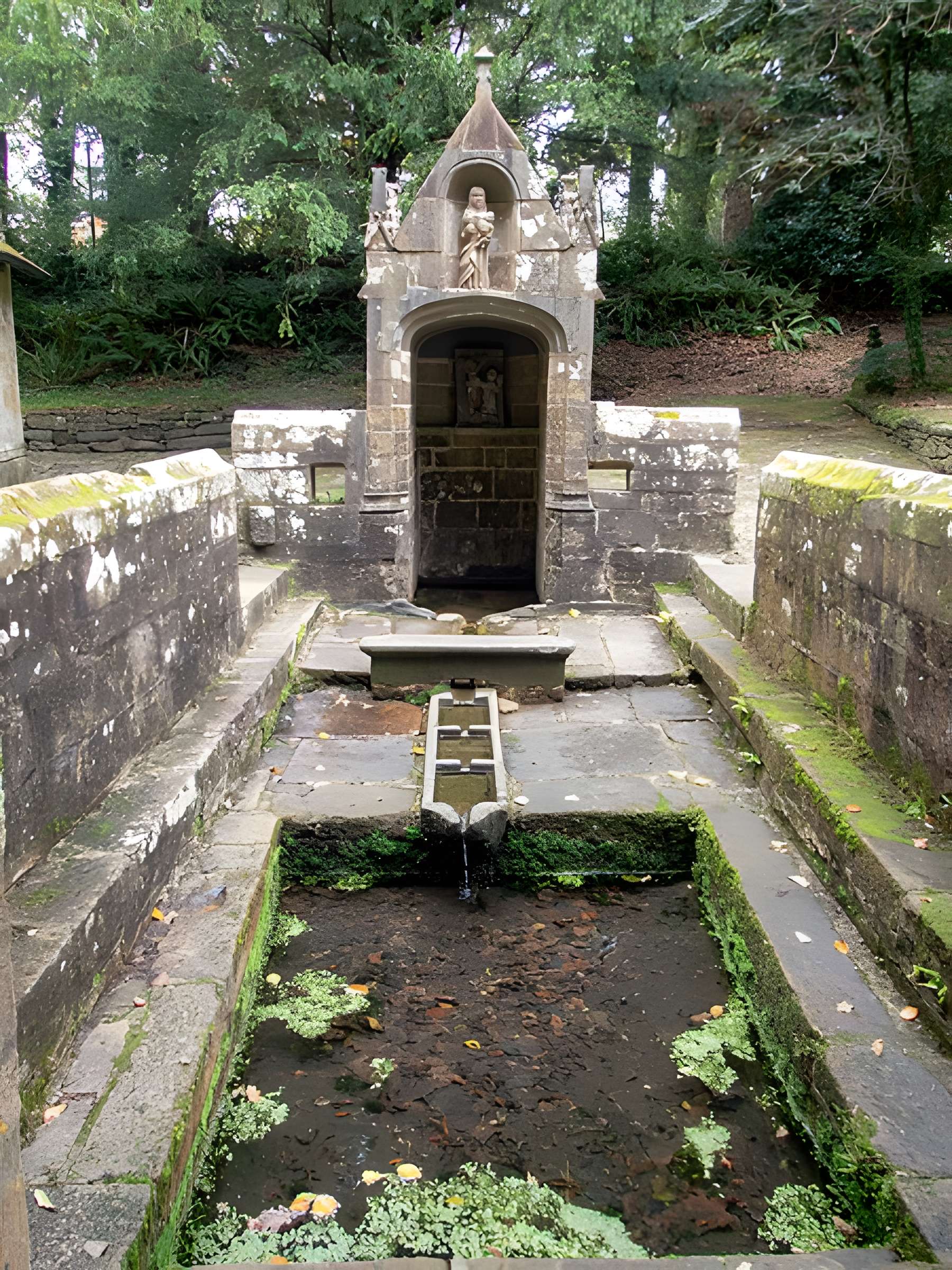 Chapelle et fontaine Notre-Dame-des-Fontaines de Daoulas