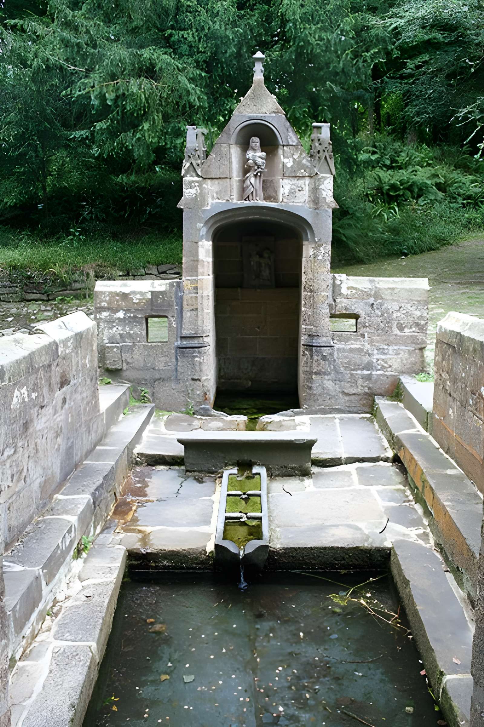 Chapelle et fontaine Notre-Dame-des-Fontaines de Daoulas
