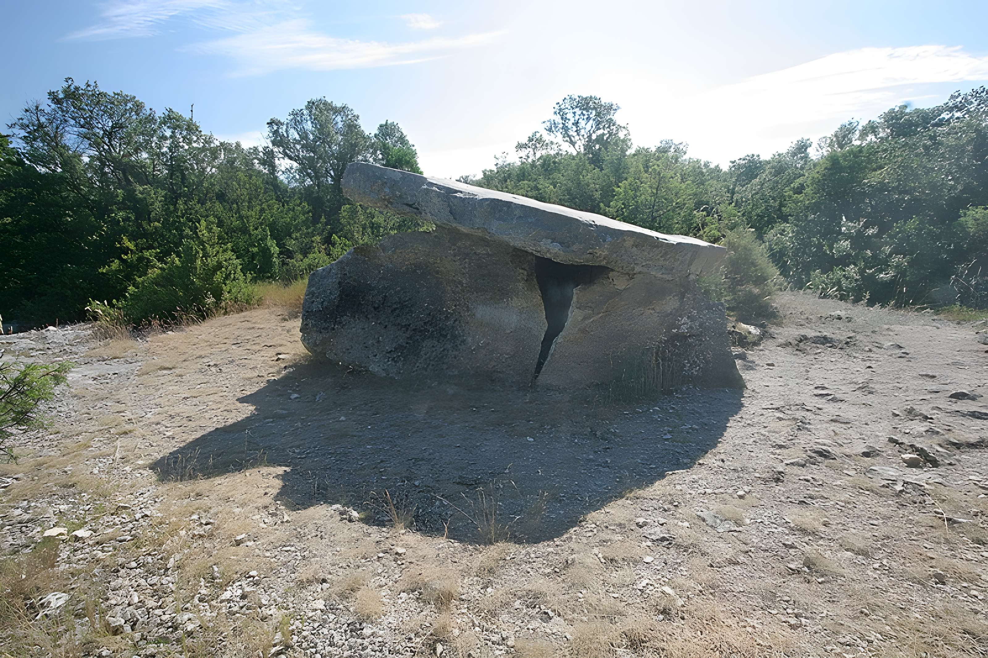 Dolmen de Champvermeil à Bidon