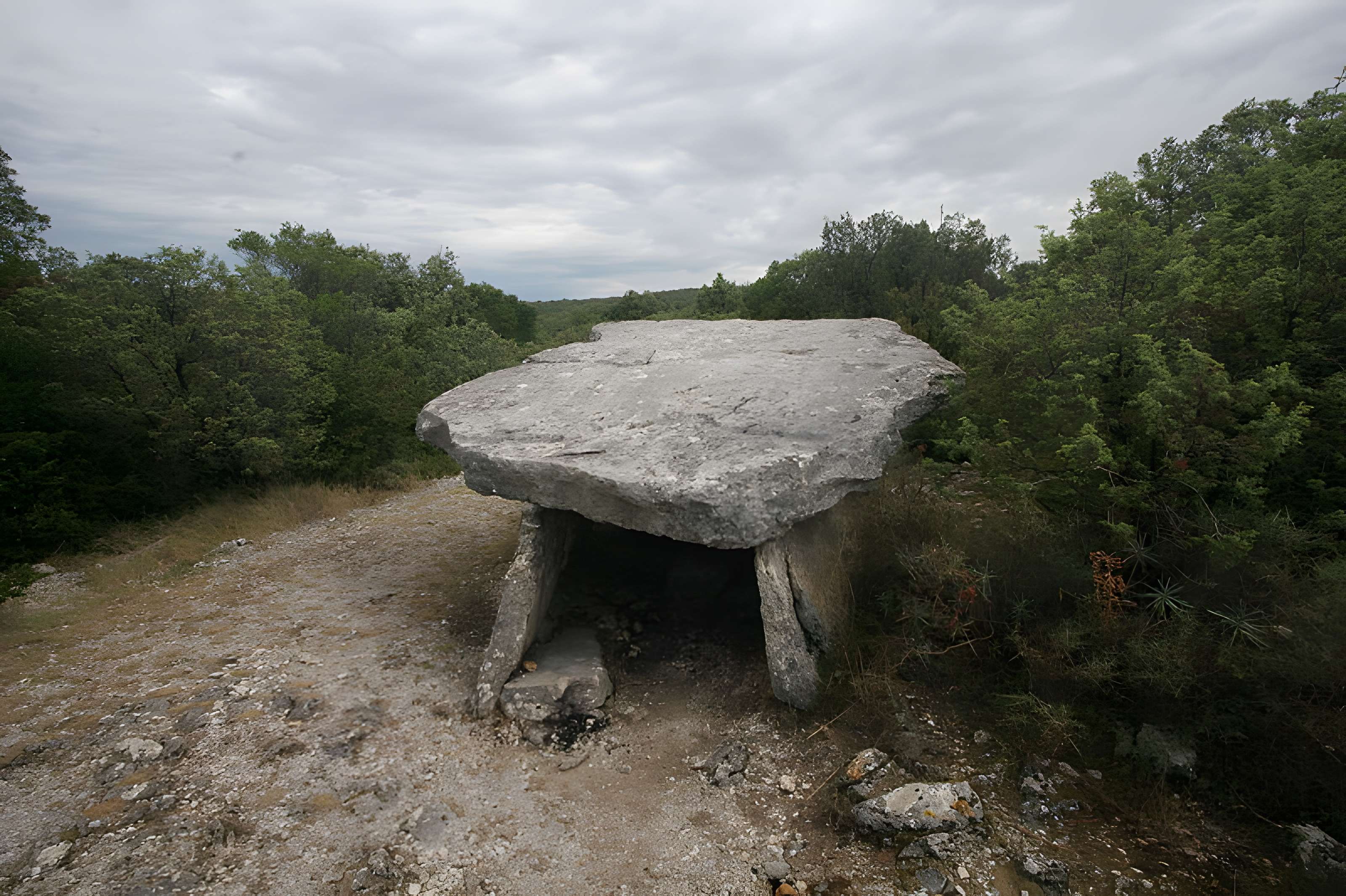 Dolmen de Champvermeil à Bidon