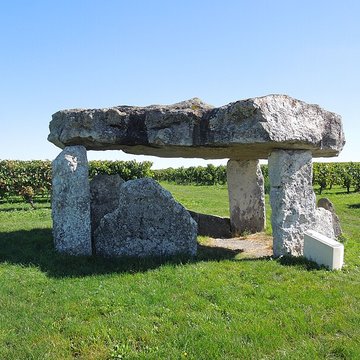 Dolmen de Saint-Fort-sur-le-Né