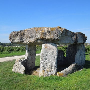 Dolmen de Saint-Fort-sur-le-Né