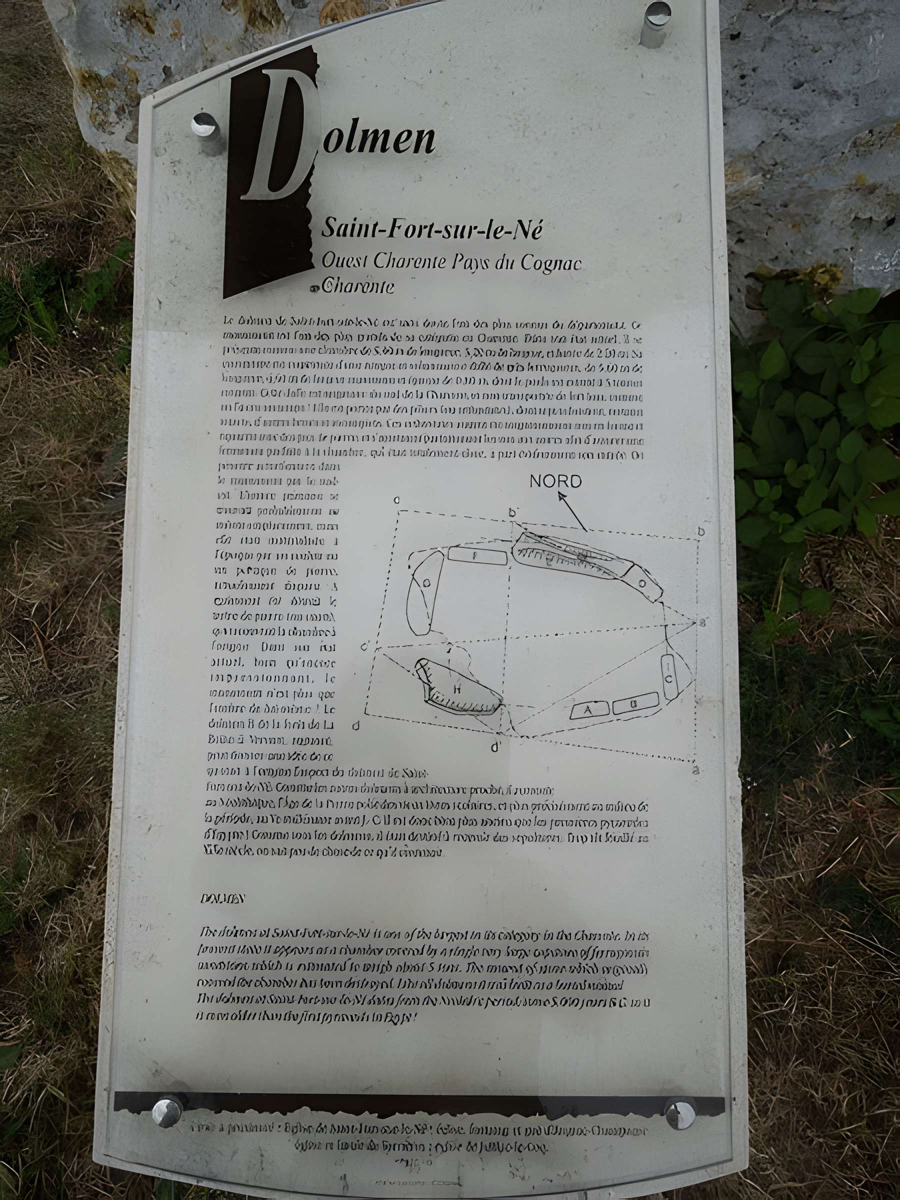 Dolmen de Saint-Fort-sur-le-Né