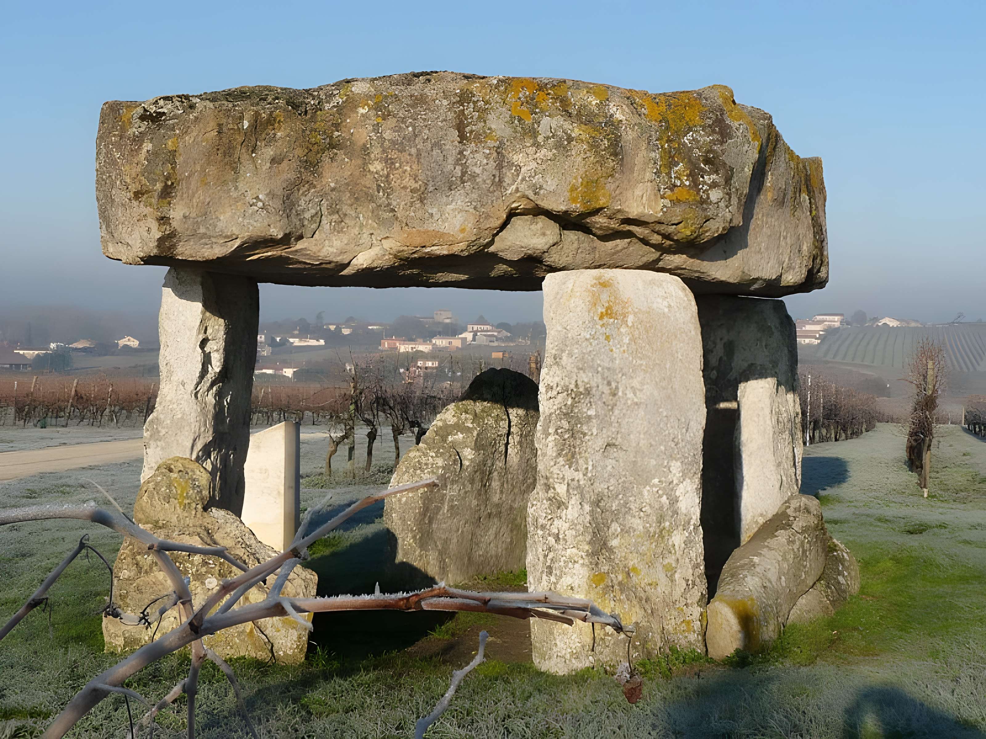 Dolmen de Saint-Fort-sur-le-Né