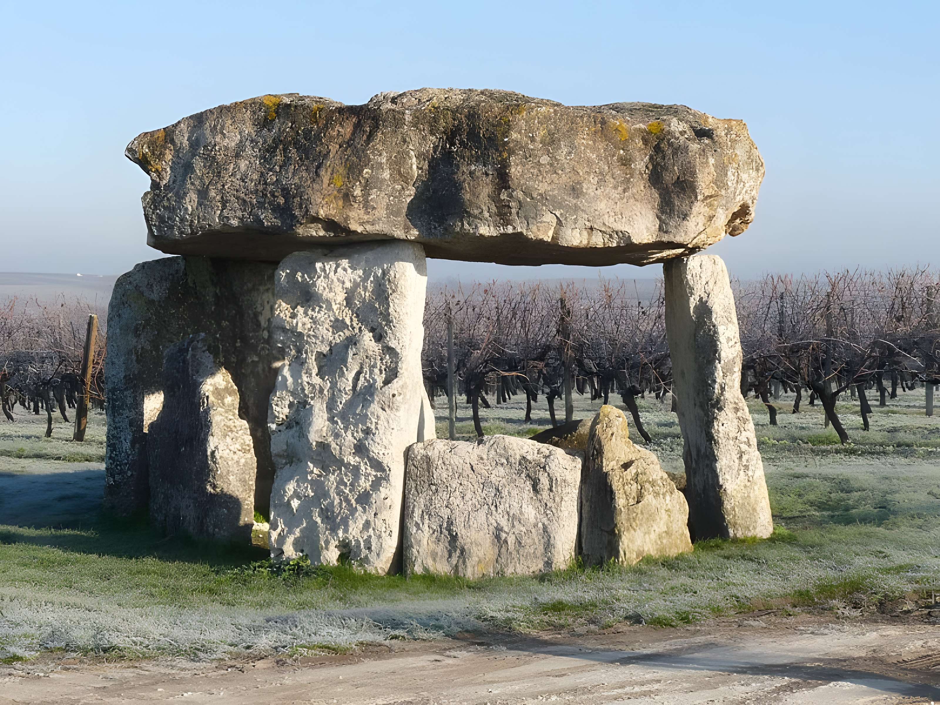 Dolmen de Saint-Fort-sur-le-Né