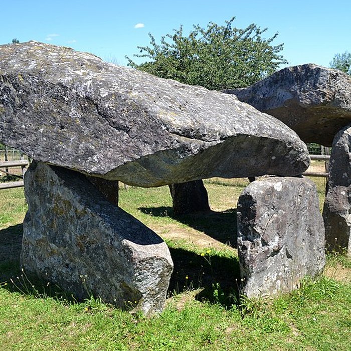 Photo de Dolmen des Erves à Sainte-Suzanne
