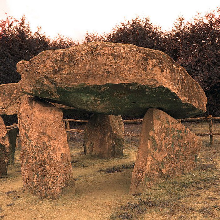 Photo de Dolmen des Erves à Sainte-Suzanne
