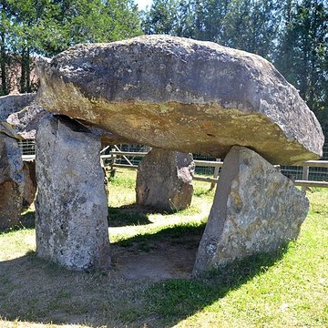 Dolmen des Erves à Sainte-Suzanne