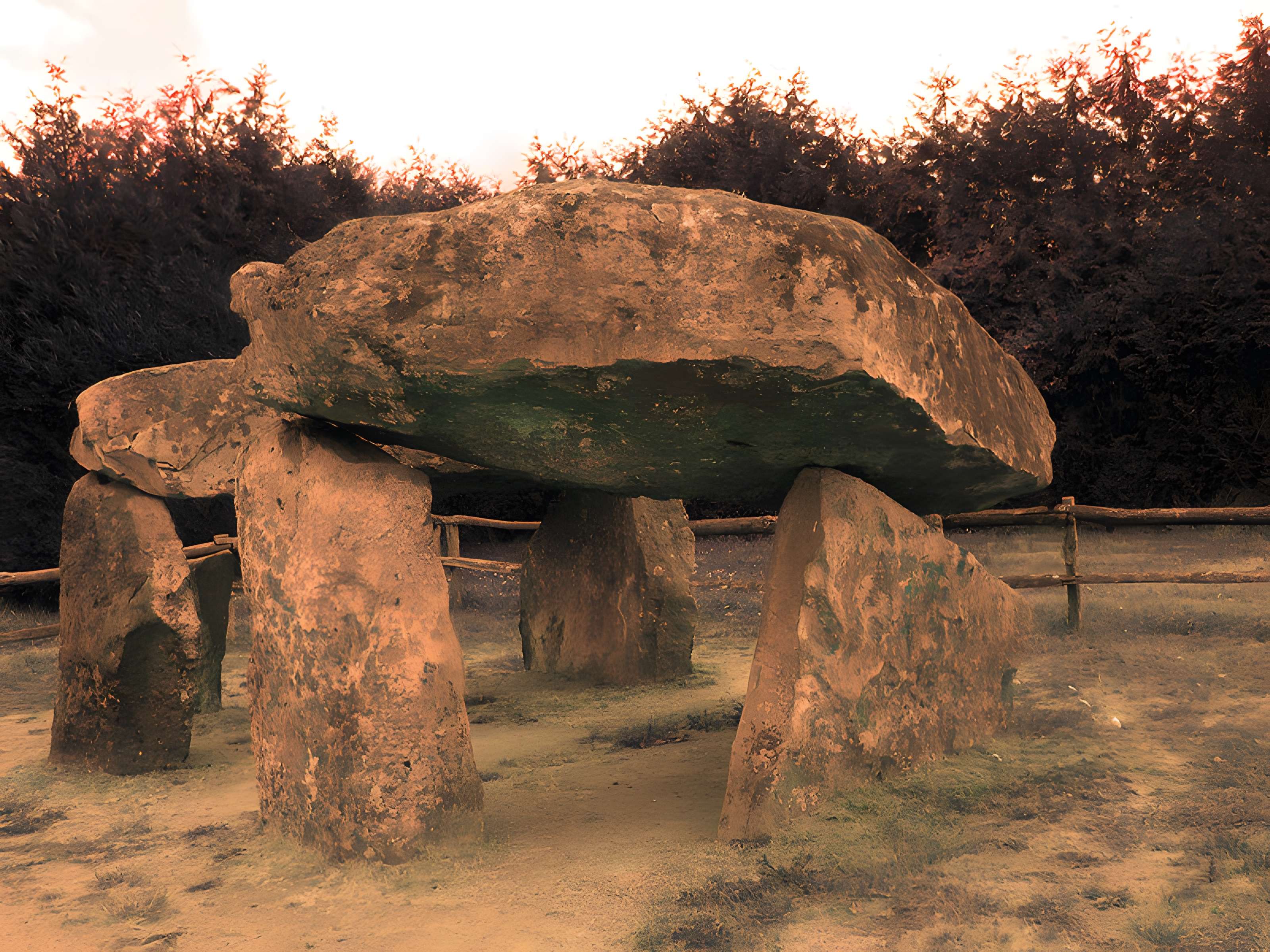 Dolmen des Erves à Sainte-Suzanne