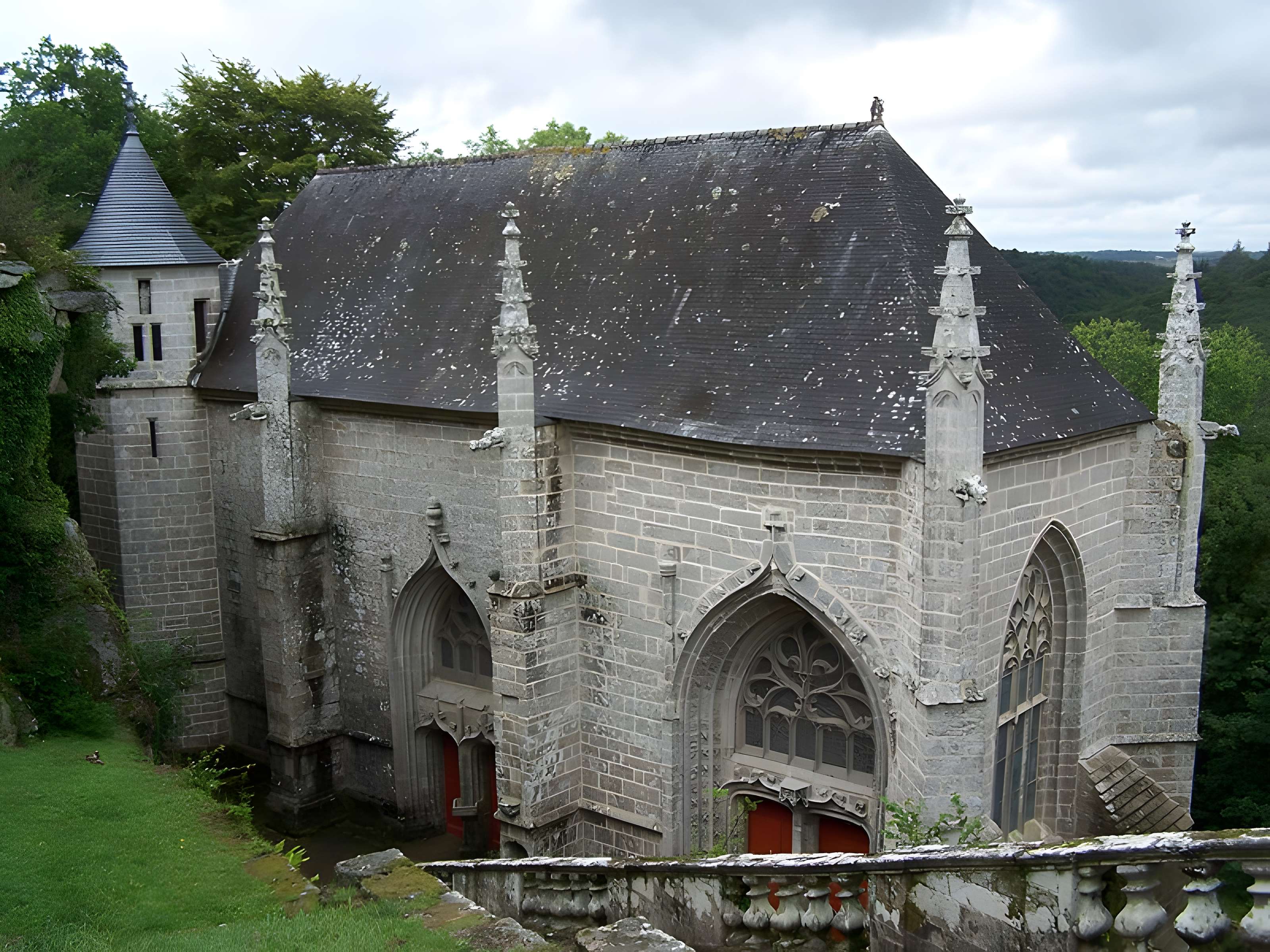 Chapelle Sainte-Barbe et maison du garde