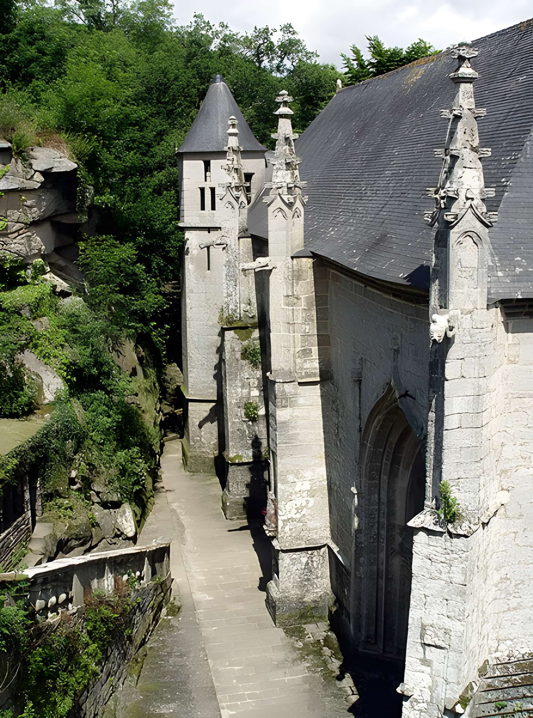 Chapelle Sainte-Barbe et maison du garde