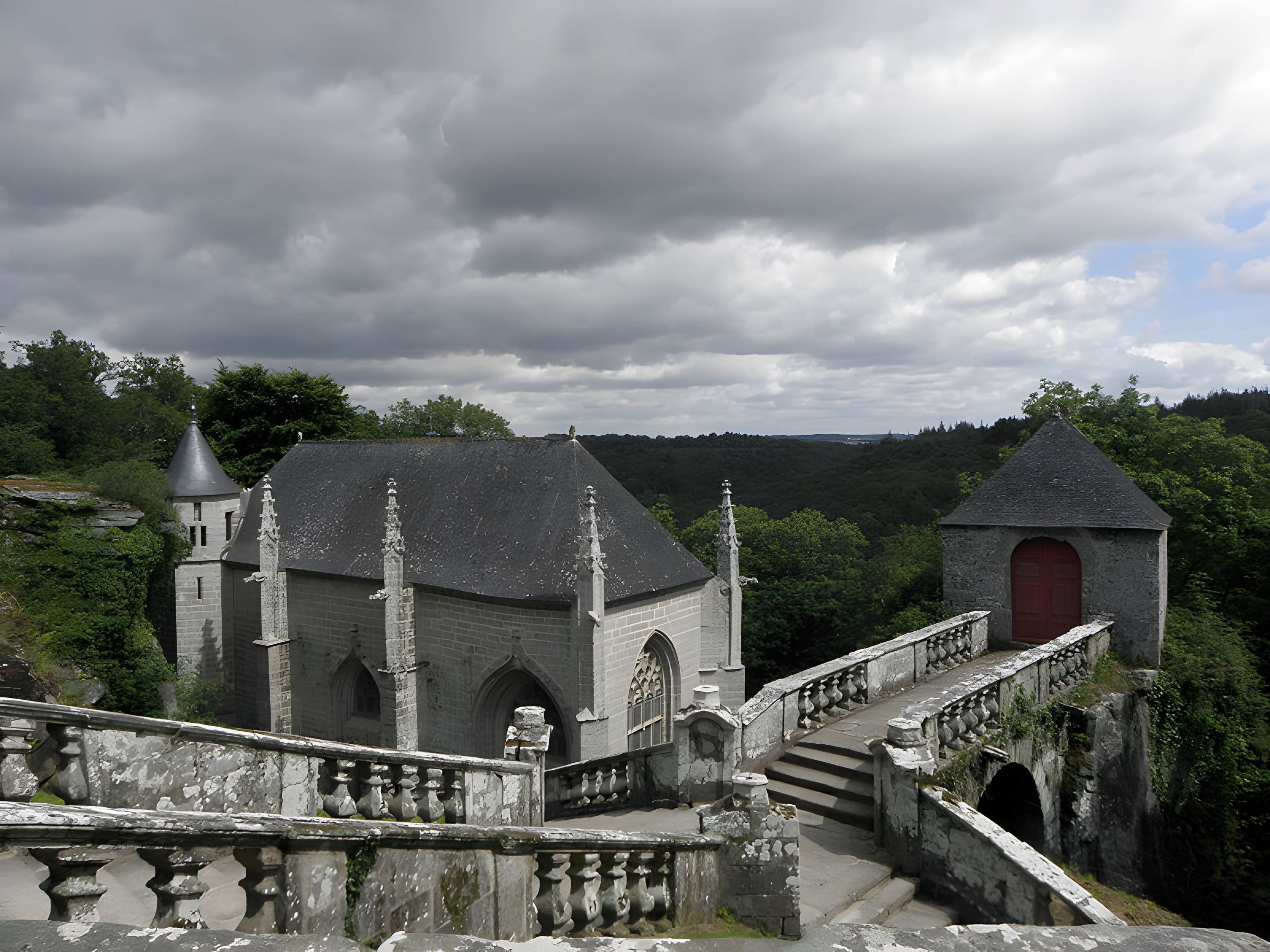 Chapelle Sainte-Barbe et maison du garde