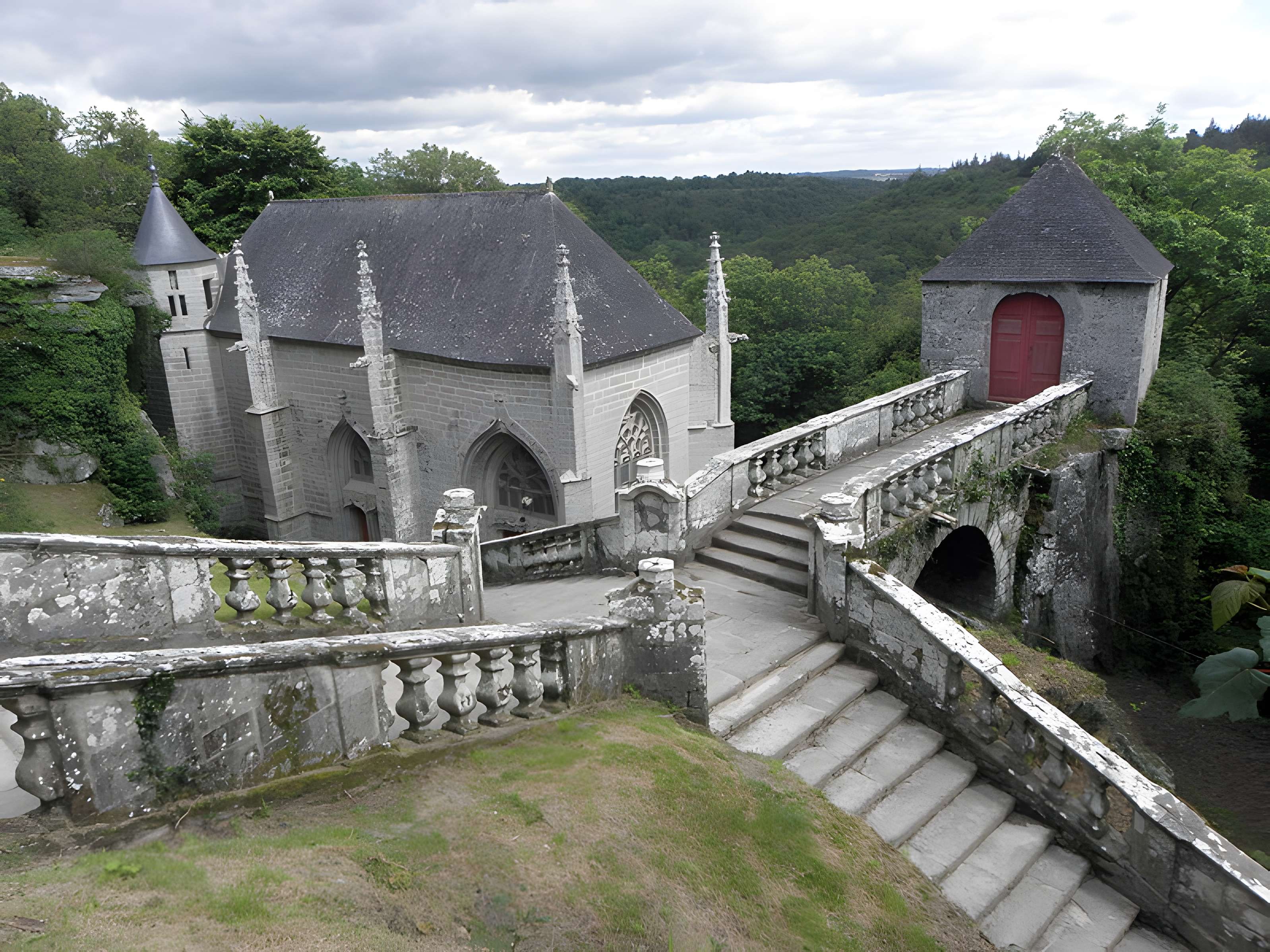 Chapelle Sainte-Barbe et maison du garde