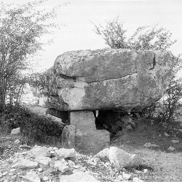 Deux dolmens dits La Grosse Pérotte et La Petite Pérotte