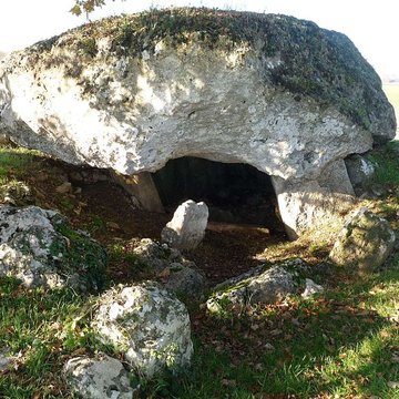 Deux dolmens dits La Grosse Pérotte et La Petite Pérotte