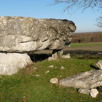 Deux dolmens dits La Grosse Pérotte et La Petite Pérotte