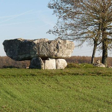 Deux dolmens dits La Grosse Pérotte et La Petite Pérotte