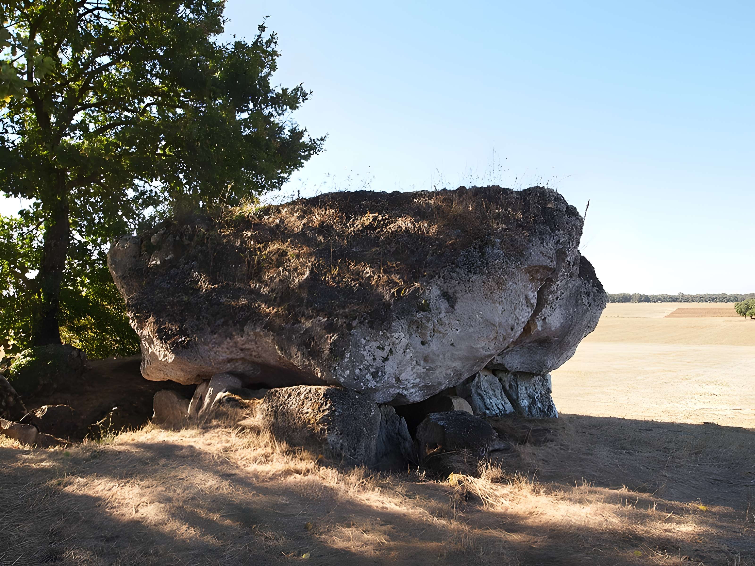 Deux dolmens dits La Grosse Pérotte et La Petite Pérotte
