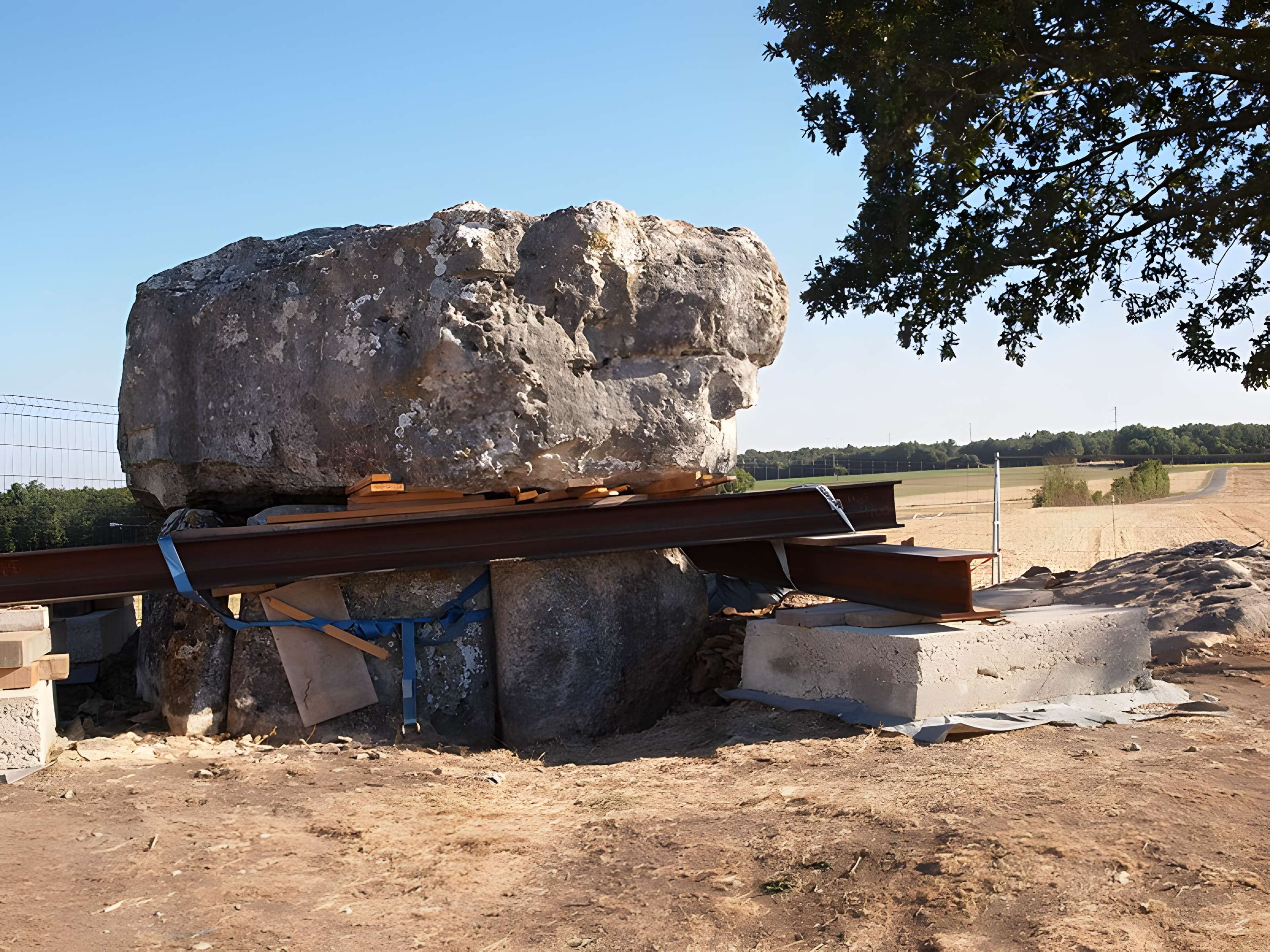 Deux dolmens dits La Grosse Pérotte et La Petite Pérotte