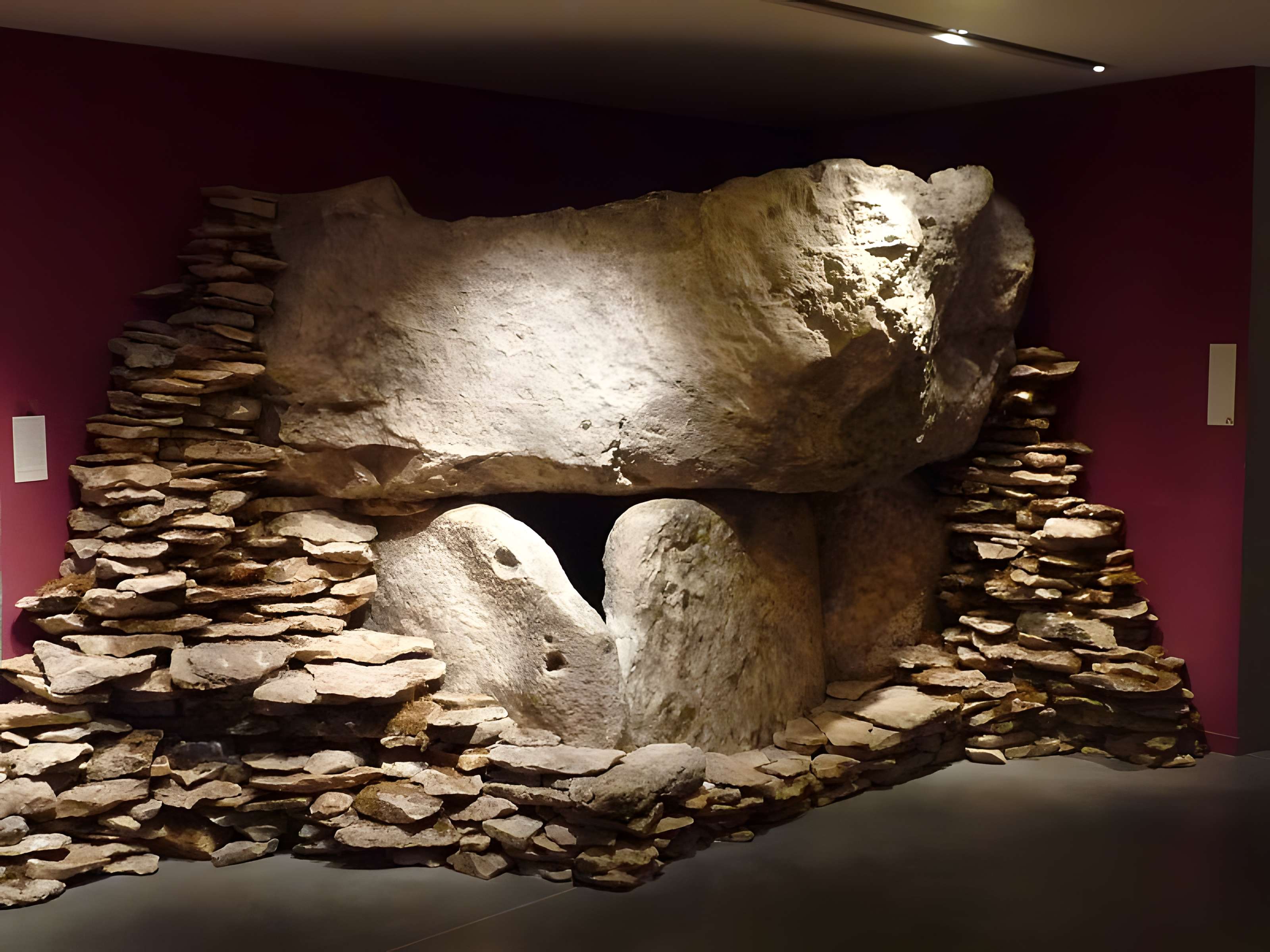 Deux dolmens dits La Grosse Pérotte et La Petite Pérotte