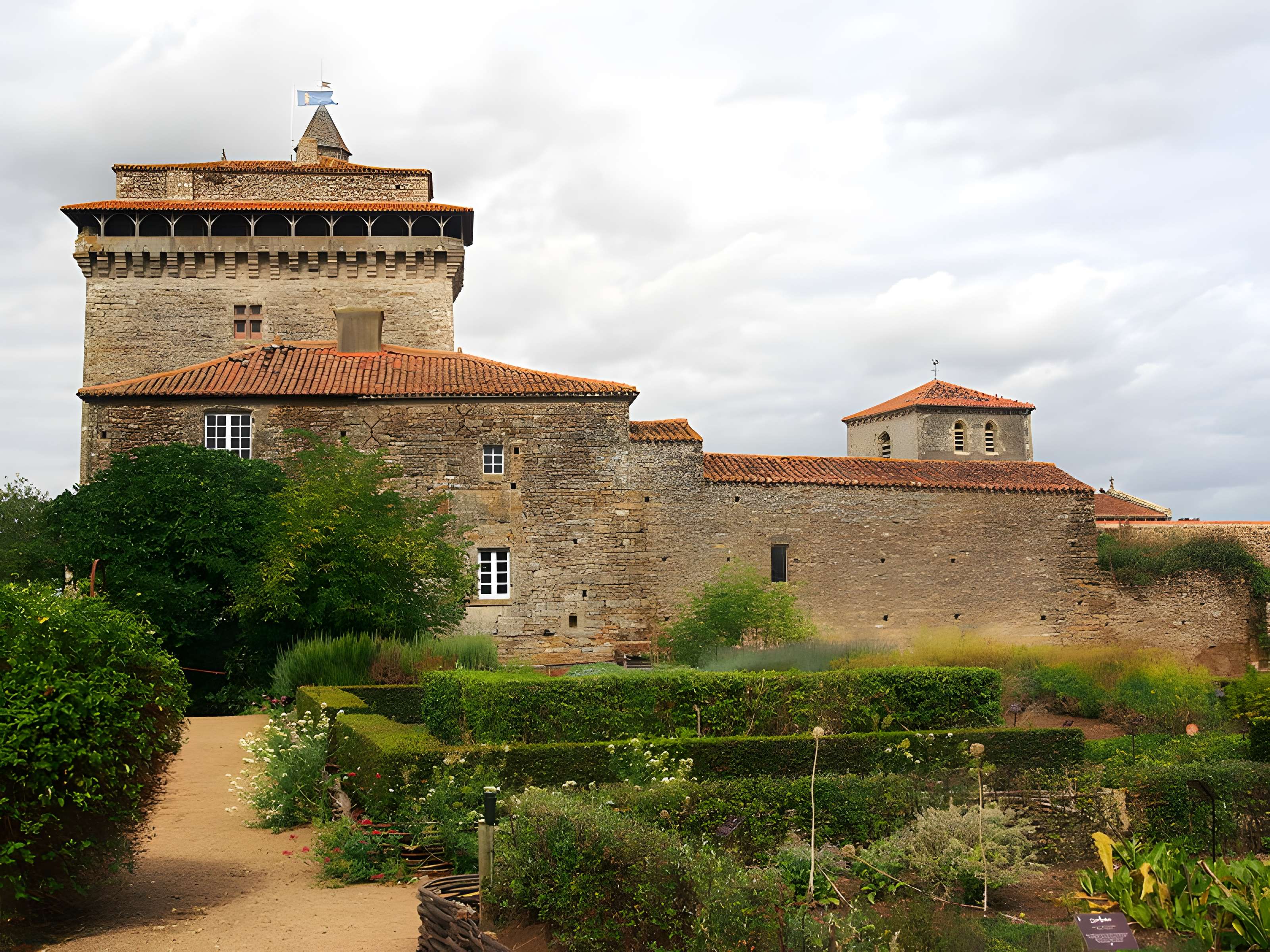 Donjon de Bazoges-en-Pareds