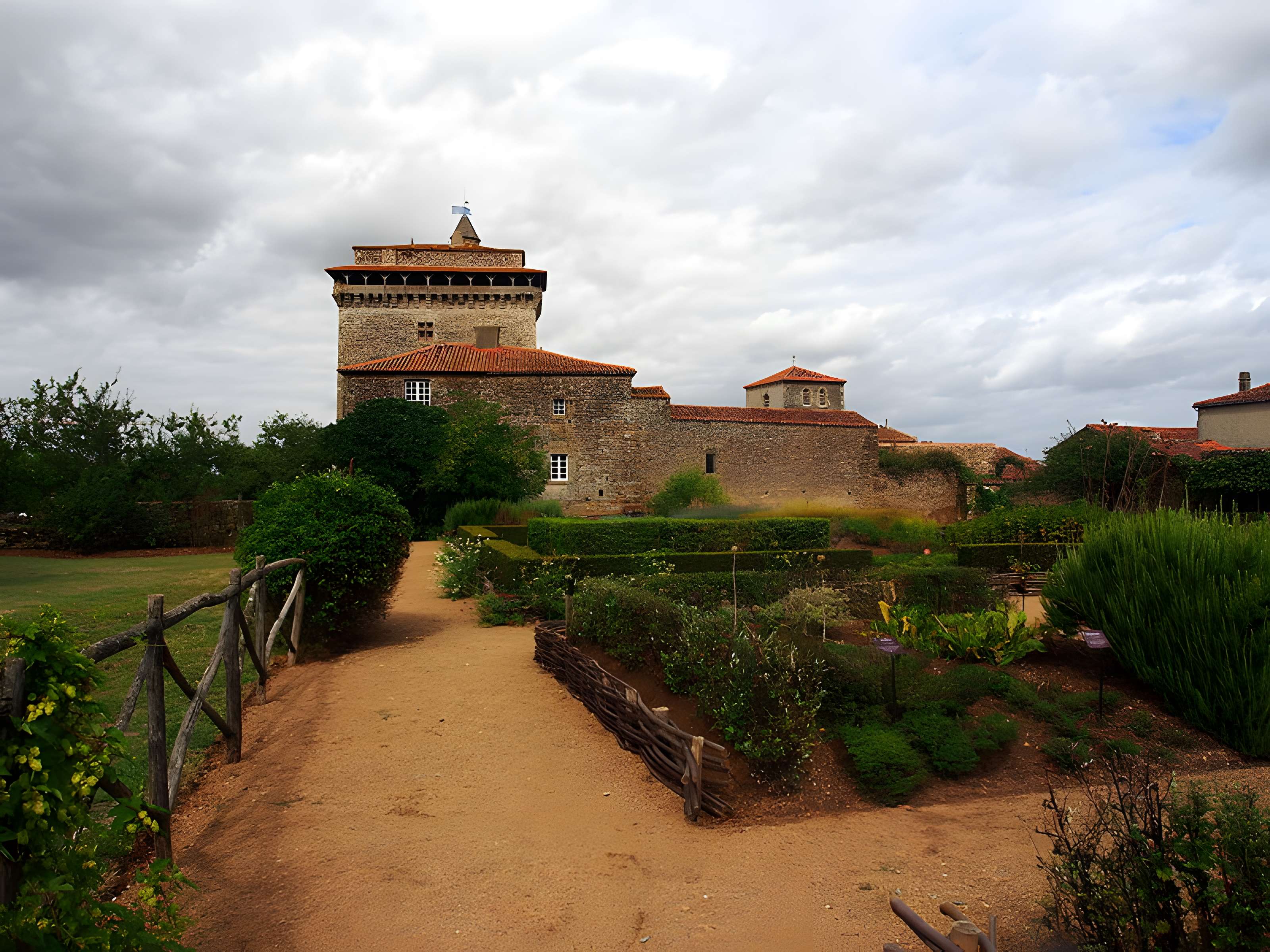 Donjon de Bazoges-en-Pareds