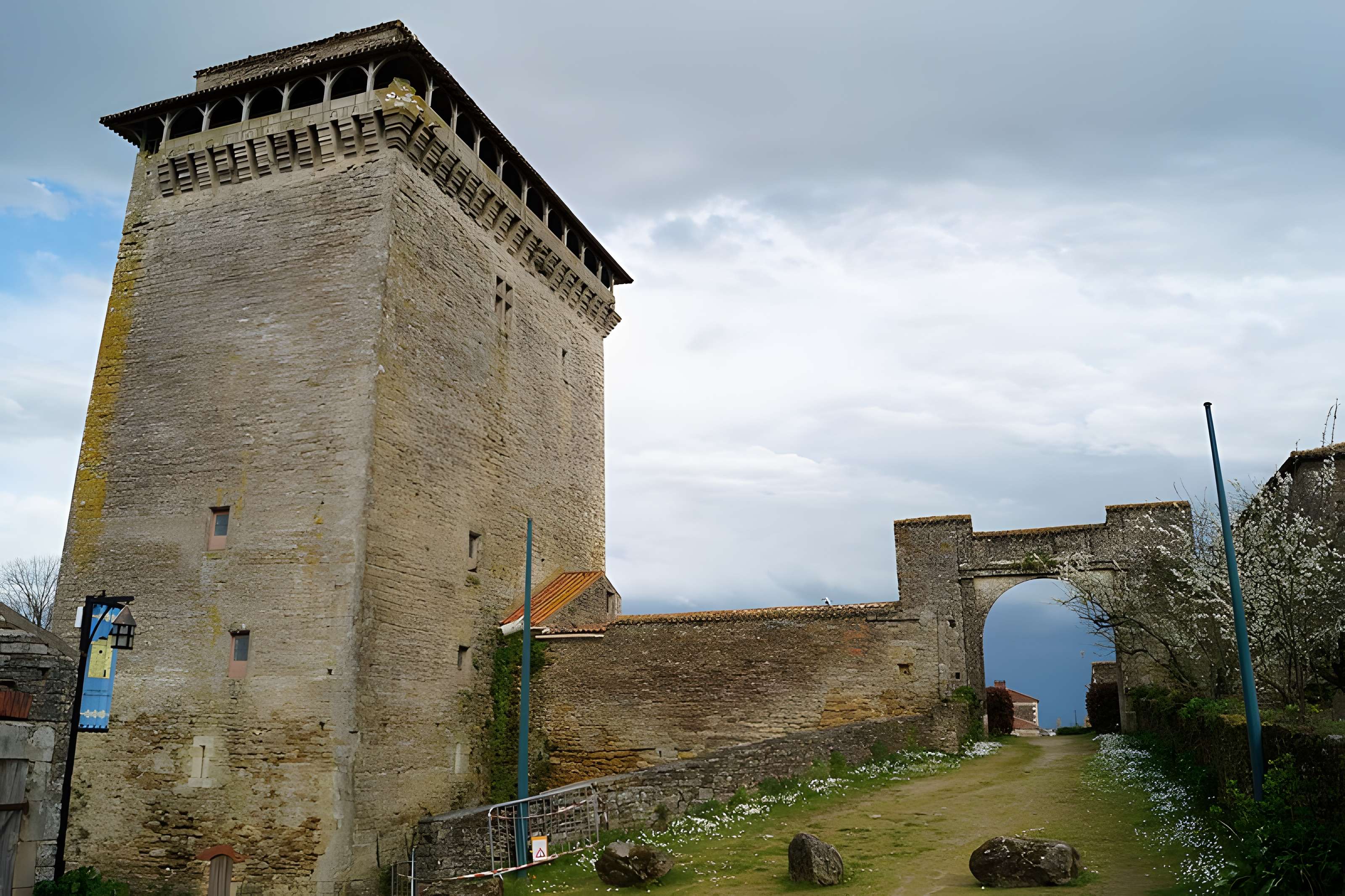 Donjon de Bazoges-en-Pareds