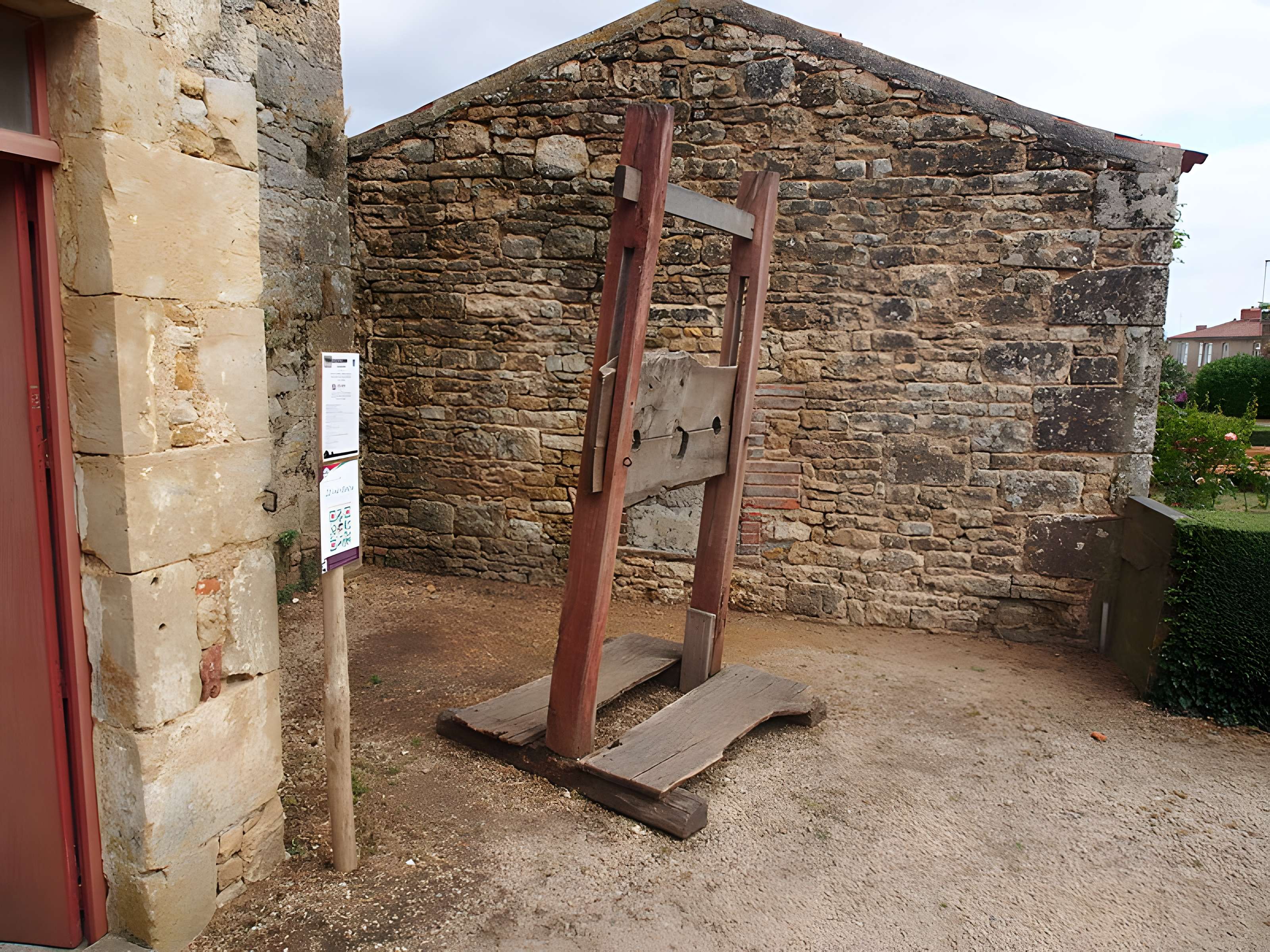 Donjon de Bazoges-en-Pareds