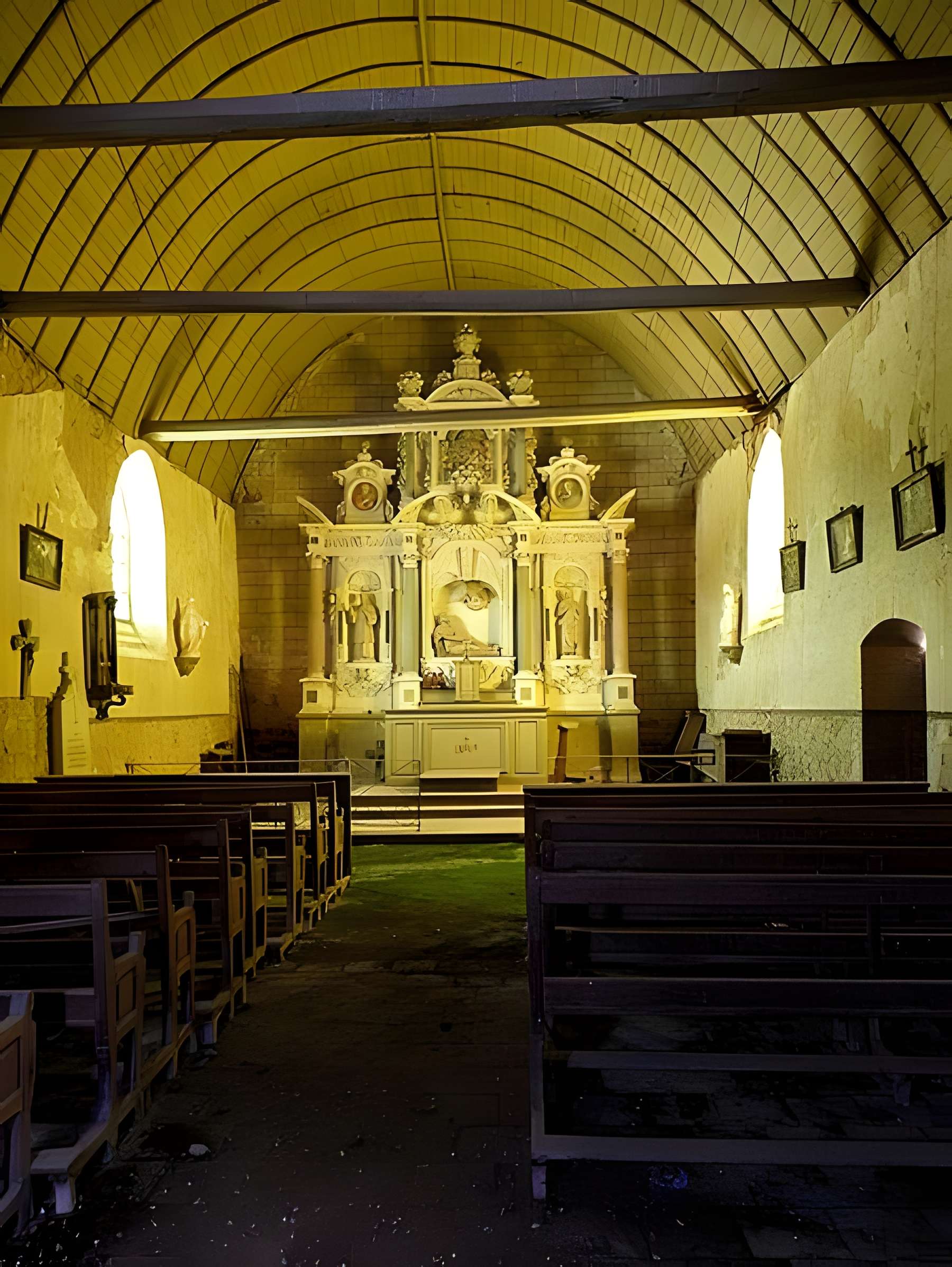 Chapelle Saint-Job de Louvigné-de-Bais