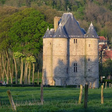 Donjon de Bours
